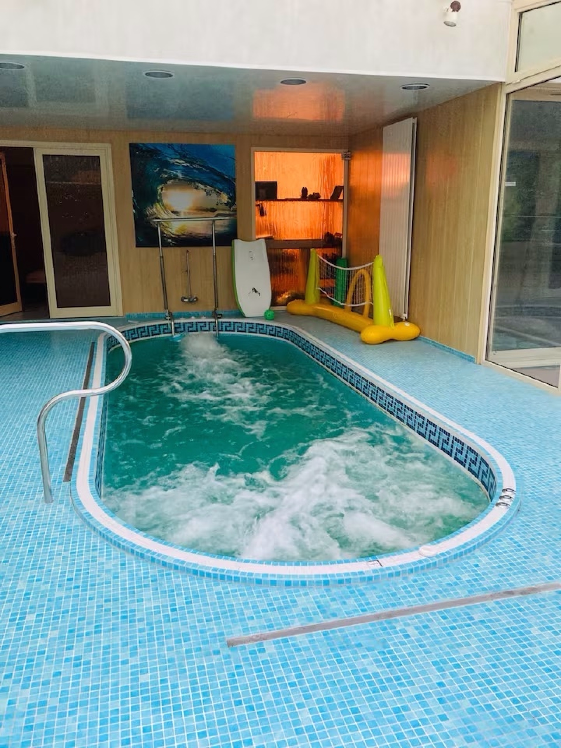 🏠 Surf House
