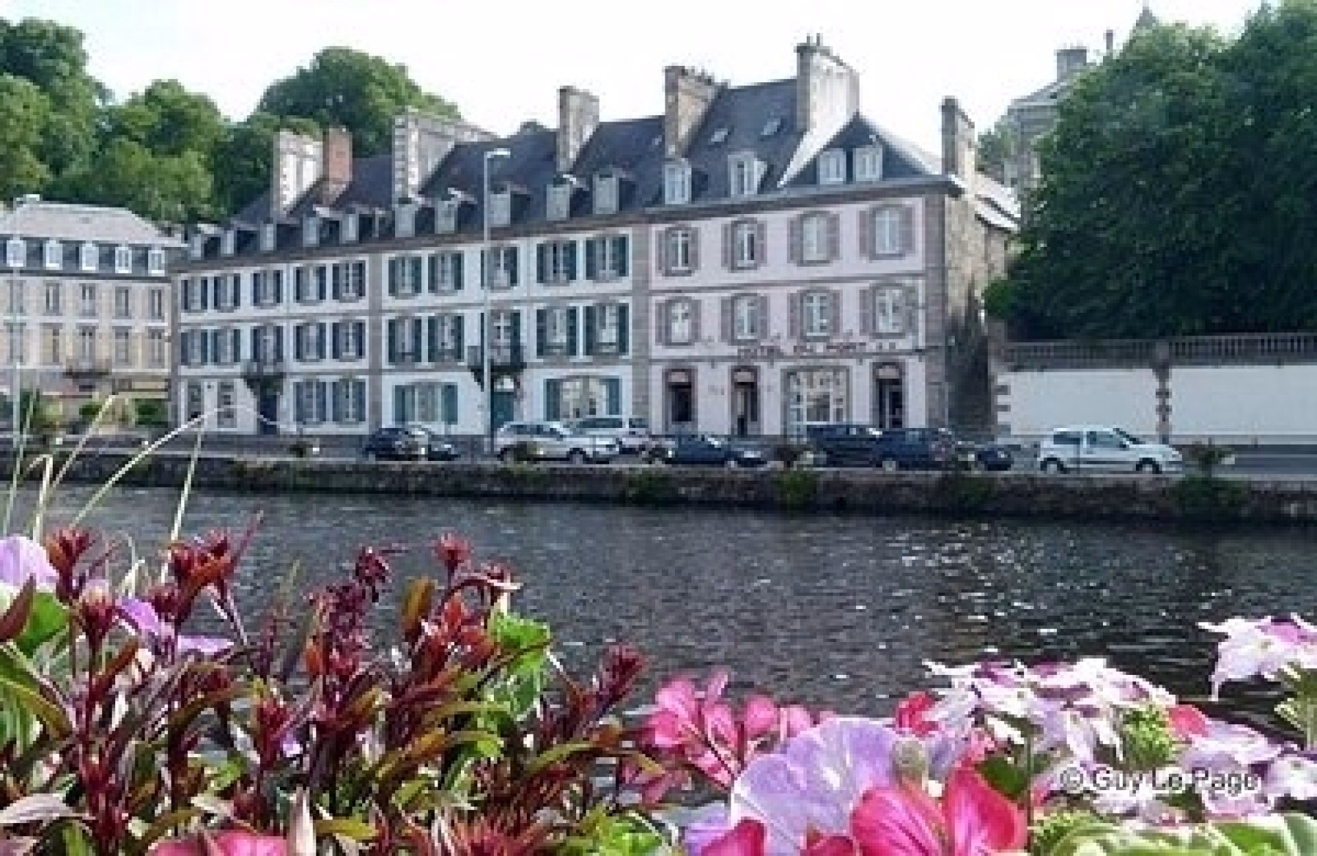 🏨 Hôtel 2* - Jour 1