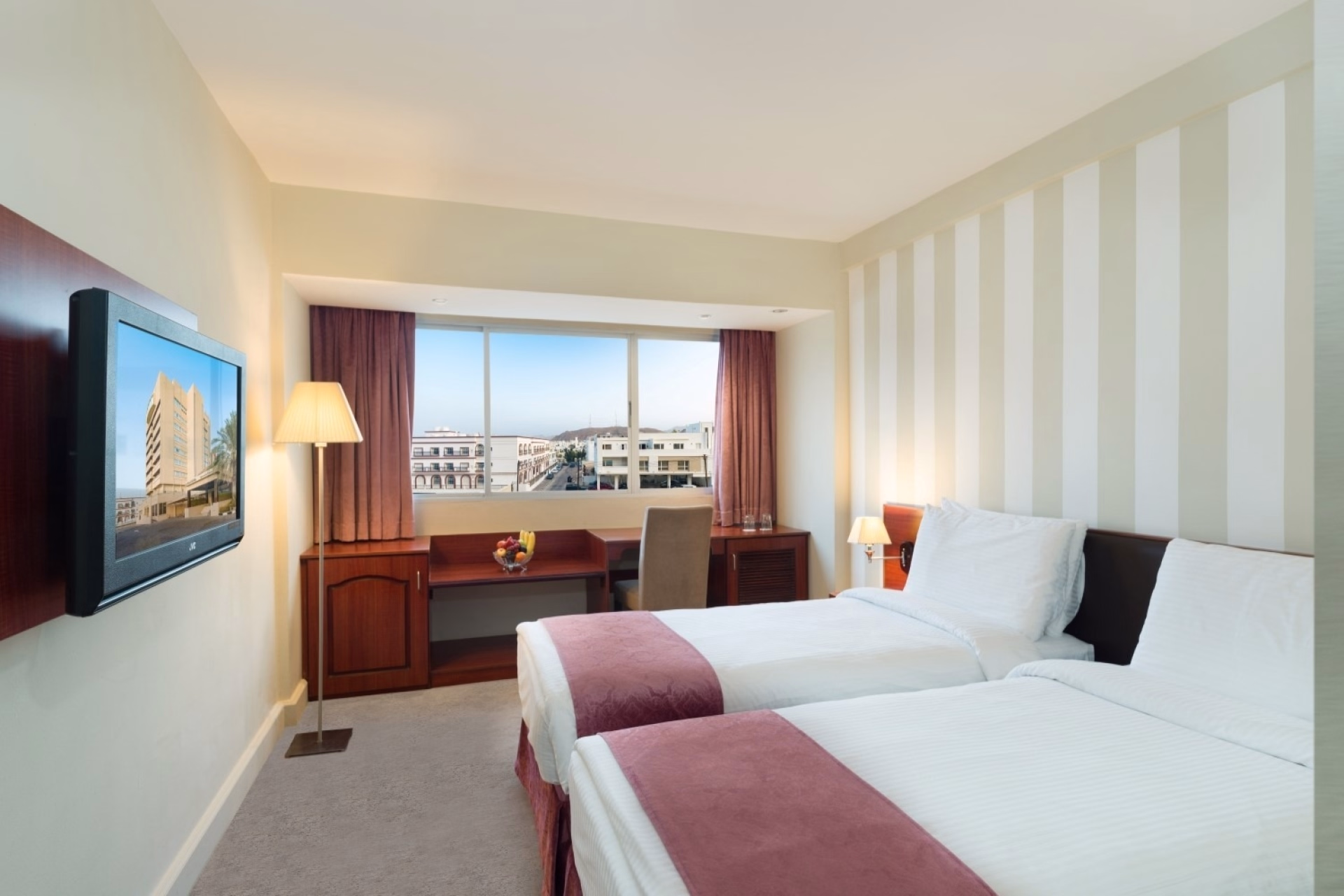 🏨 Hôtel 4* - Jours 1 à 2, 6
