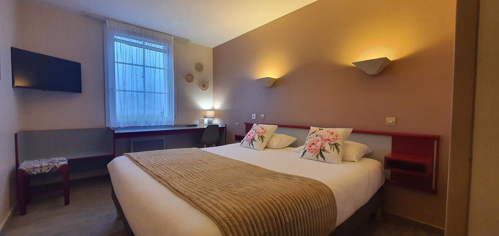 🏨 Hôtel 2* - Jours 3 à 5