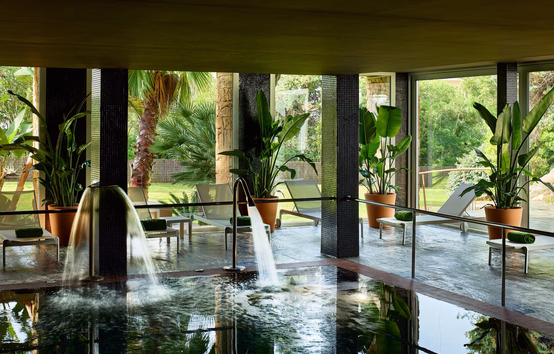 🏩 Hôtel 4* - Jours 1 à 2