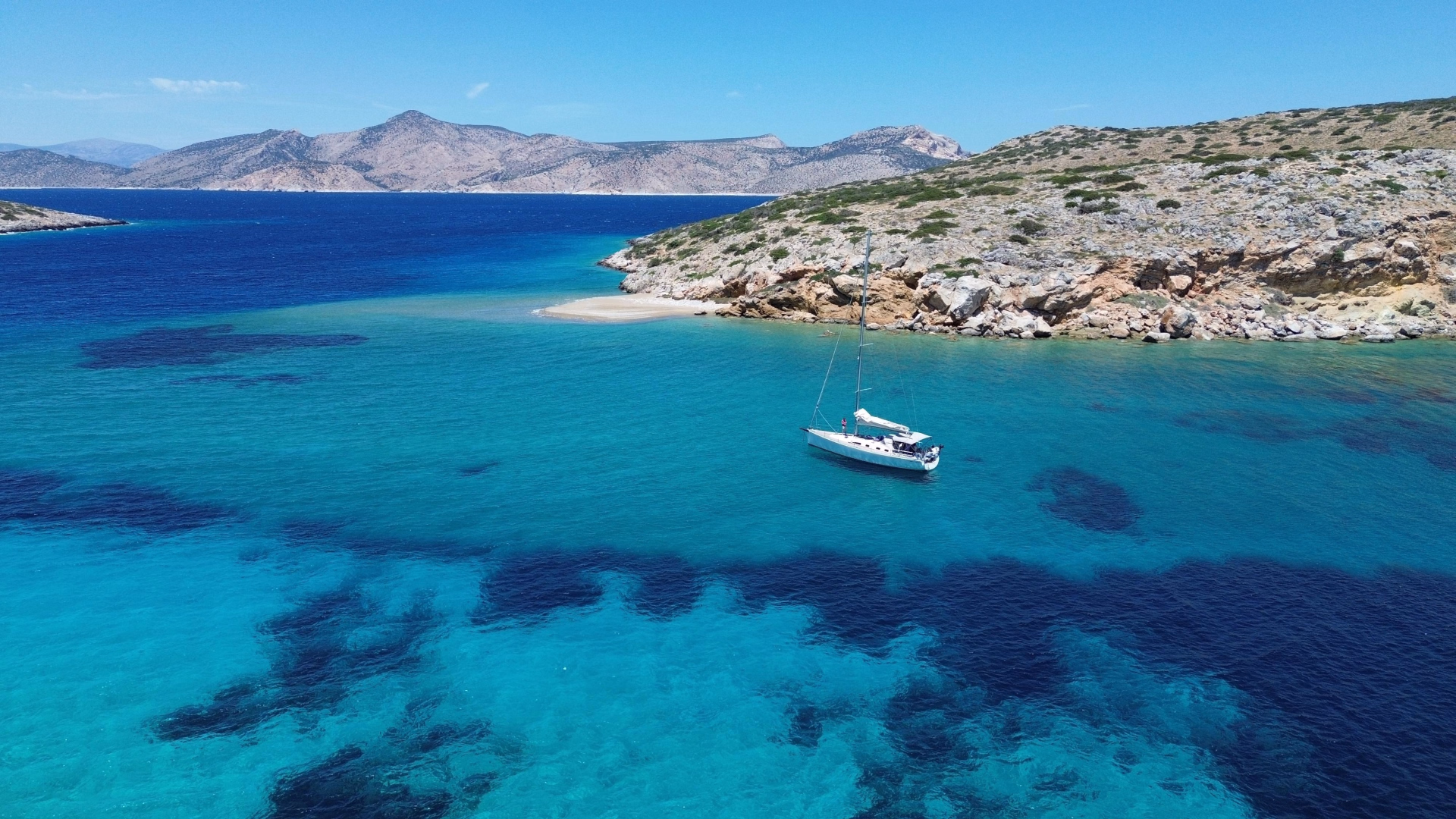 Stage voile tous niveaux dans les eaux turquoise des Cyclades