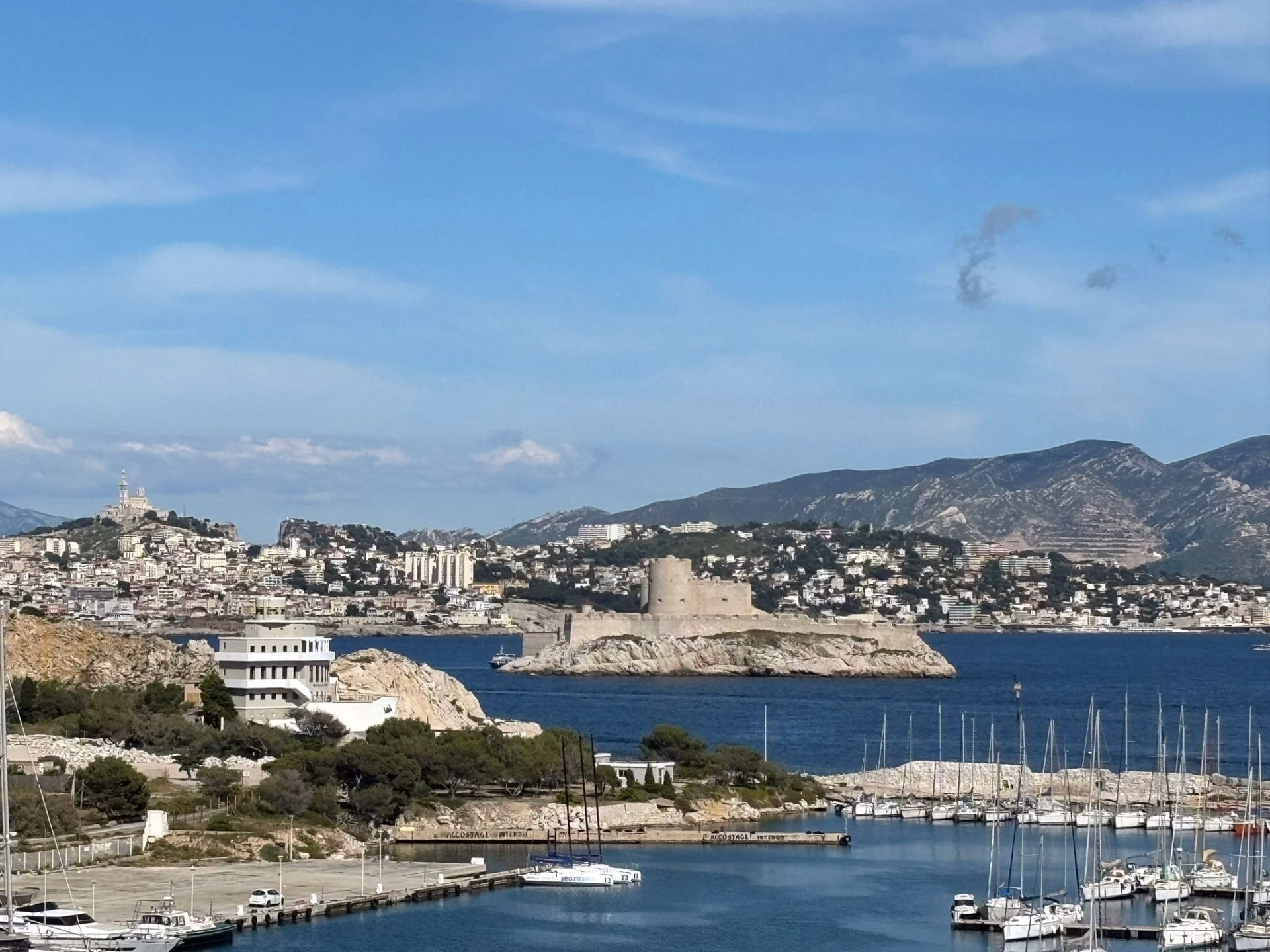 Cinq jours d'initiation voile au cœur des Calanques