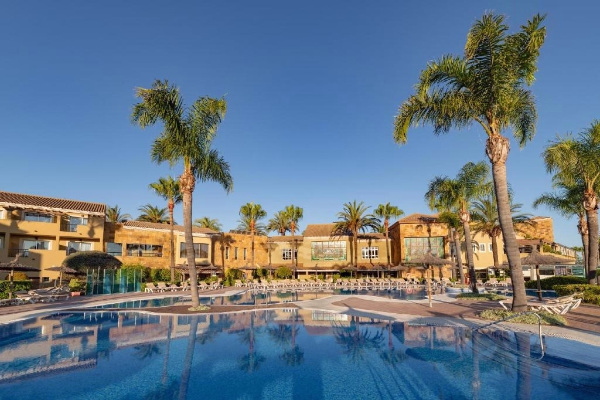 🏨 Hôtel 4* - Jours 1 à 3, 5