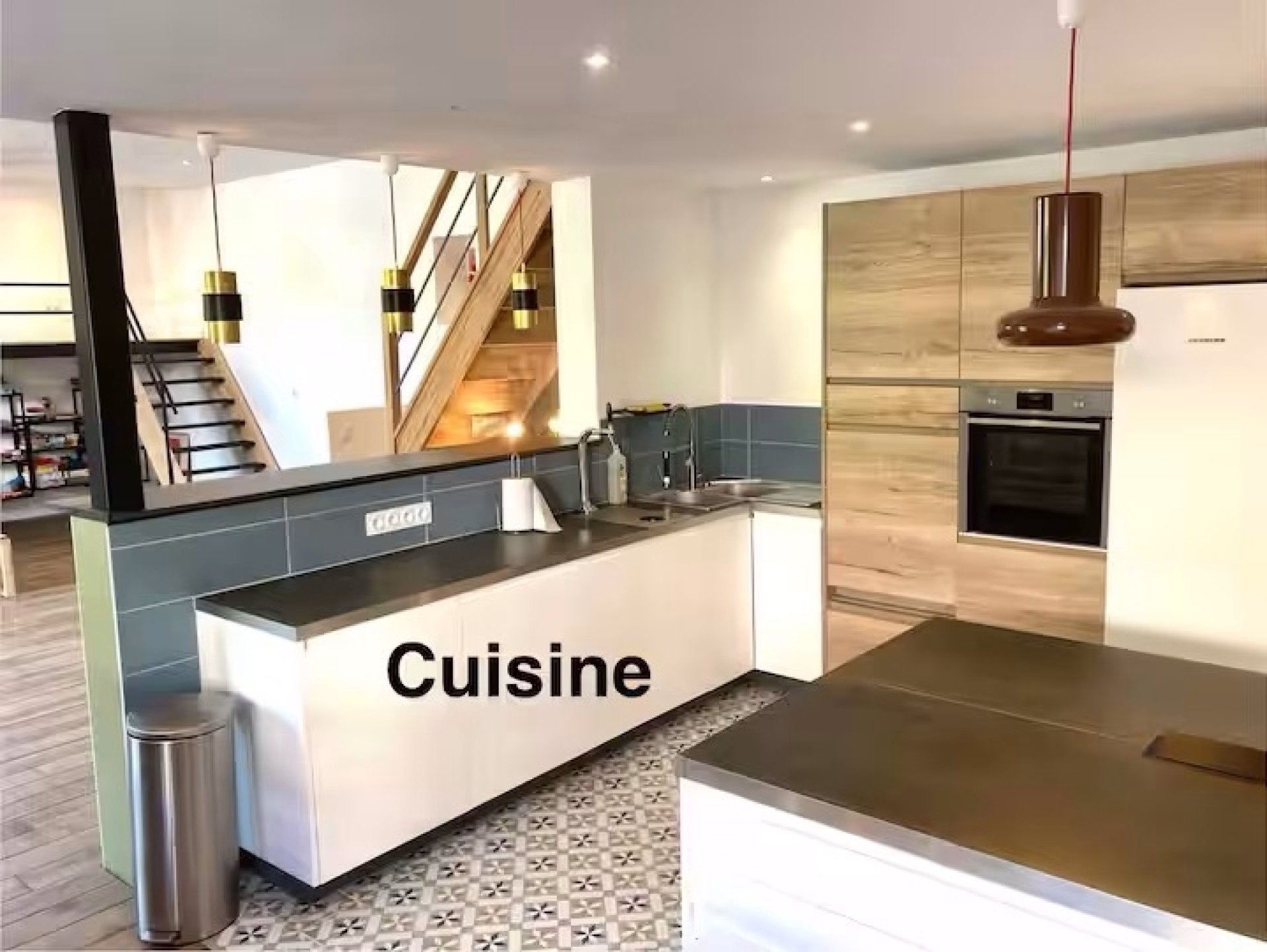 🏠 Surf House