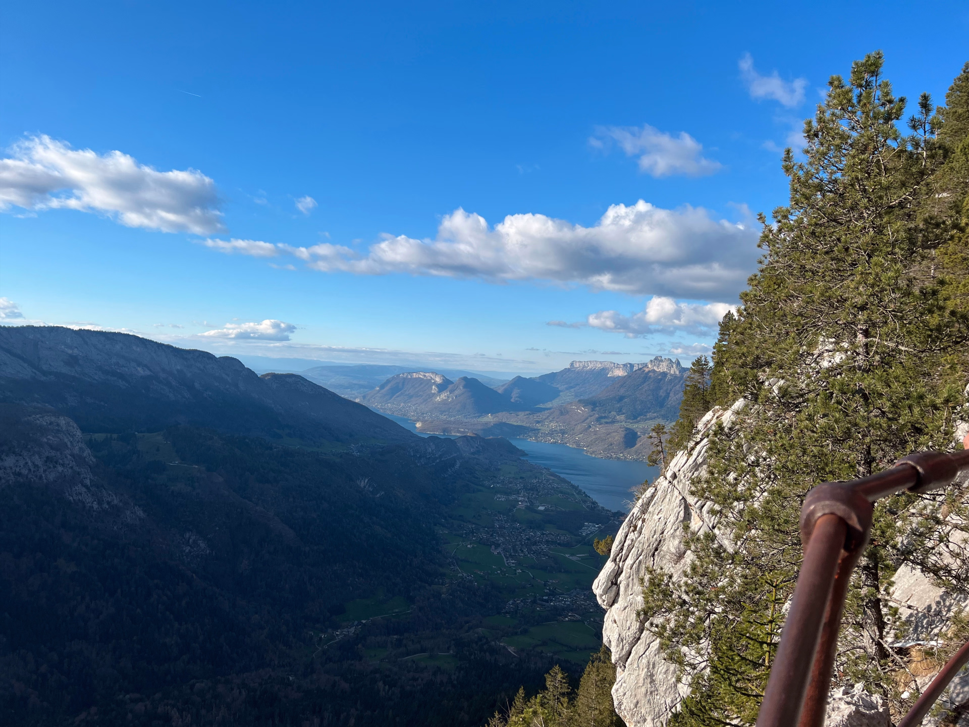 Randonnée en famille : le Tour du Charbon avec des ânes