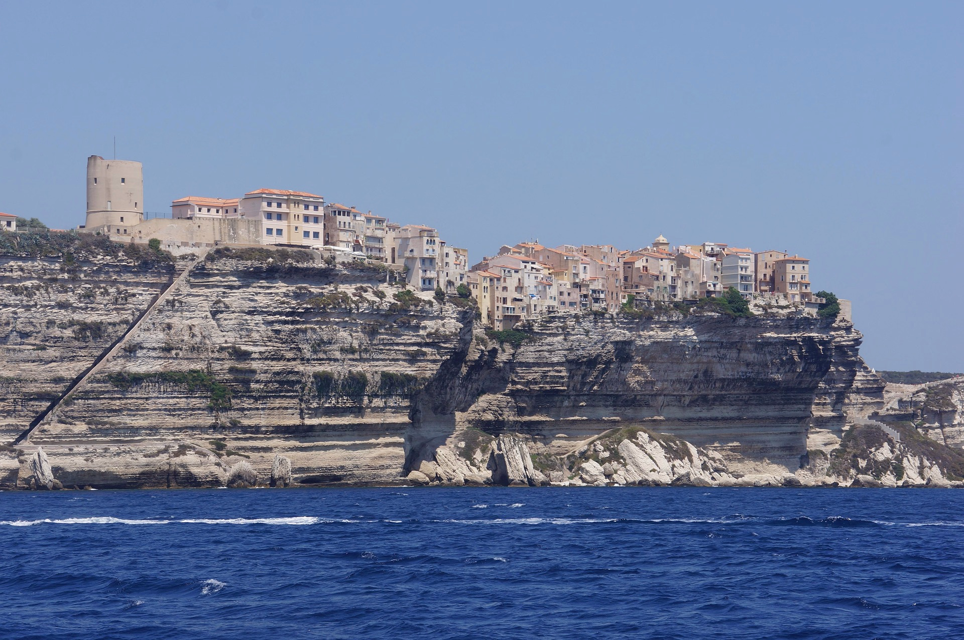 Découvrez nos voyages sportifs à Bonifacio pour vos prochaines vacances
