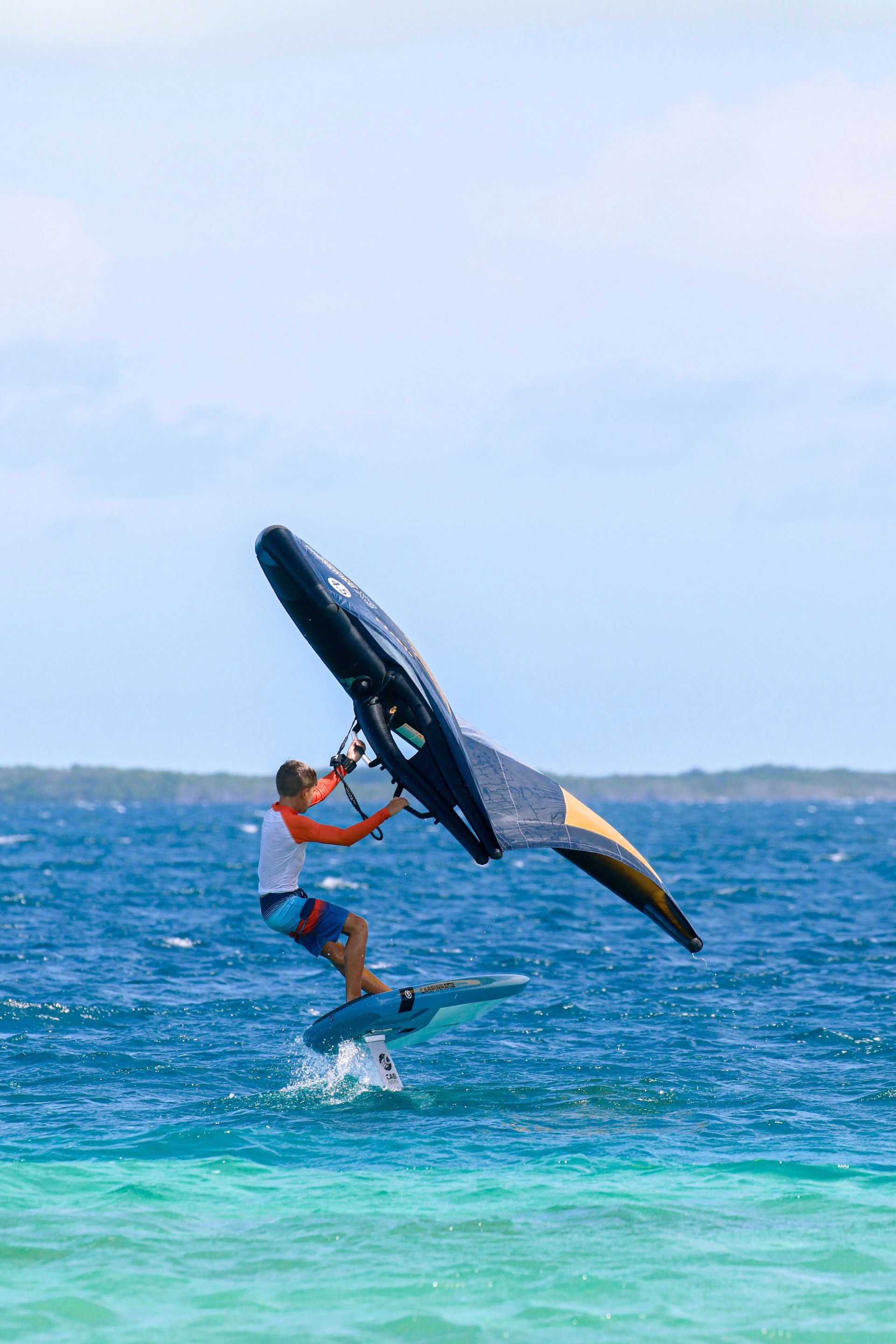 Séjour wingfoil débutant à intermédiaire en Méditerranée