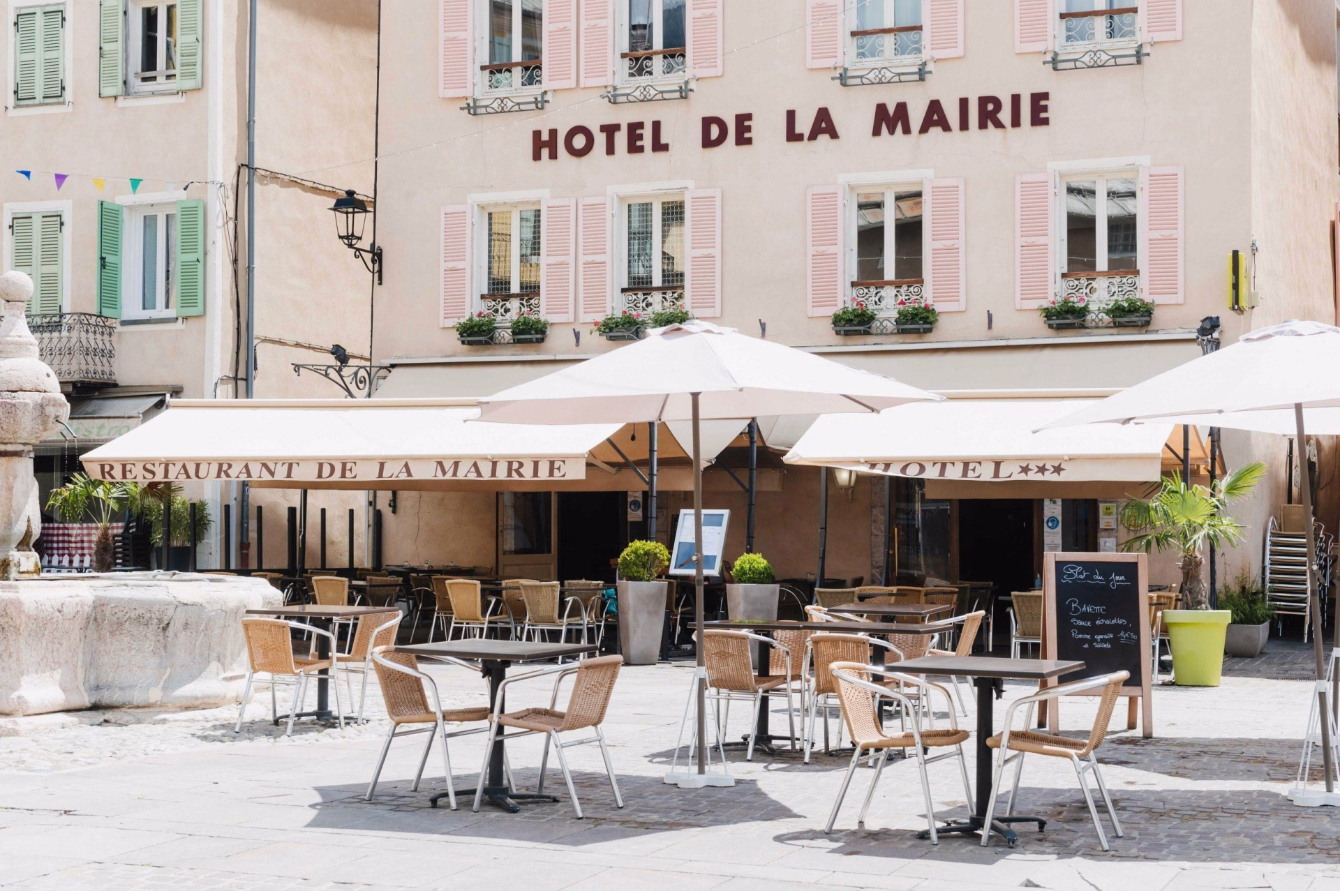🏨 Hôtel 2* - Jours 1 à 6