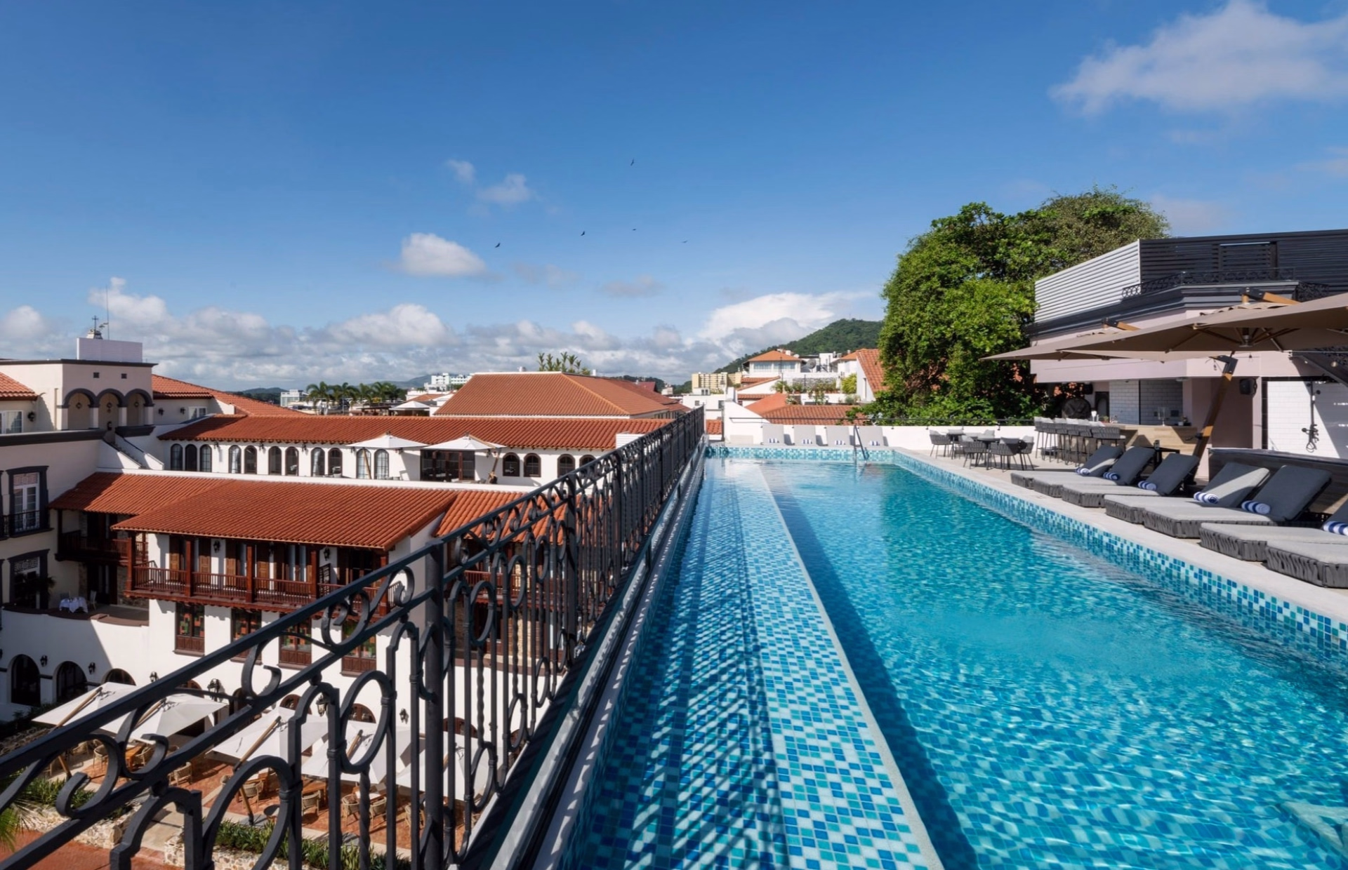 🏨 Hôtel 5* - Jours 1 à 2