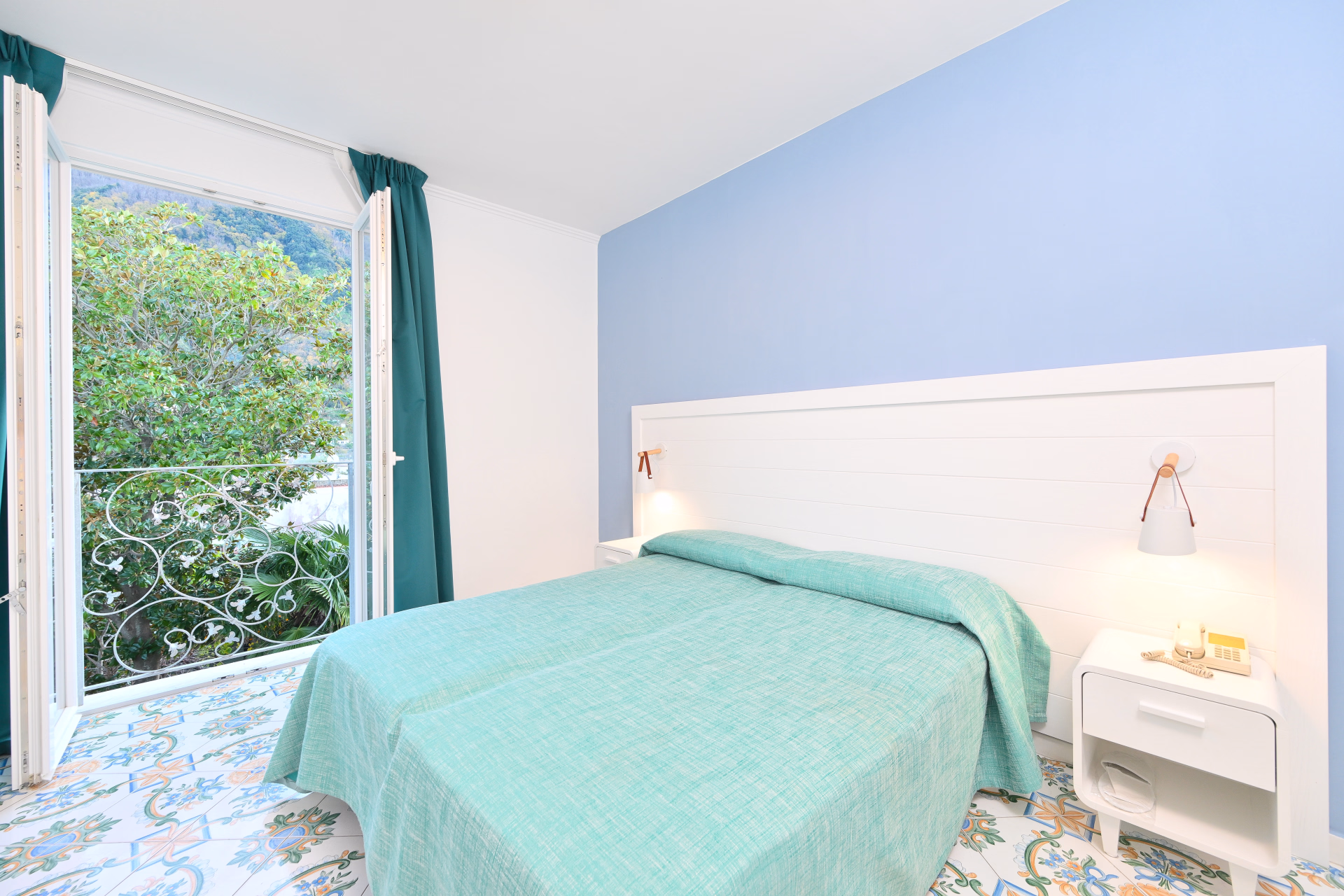 🏨 Hôtel 3* - Jours 1 à 4