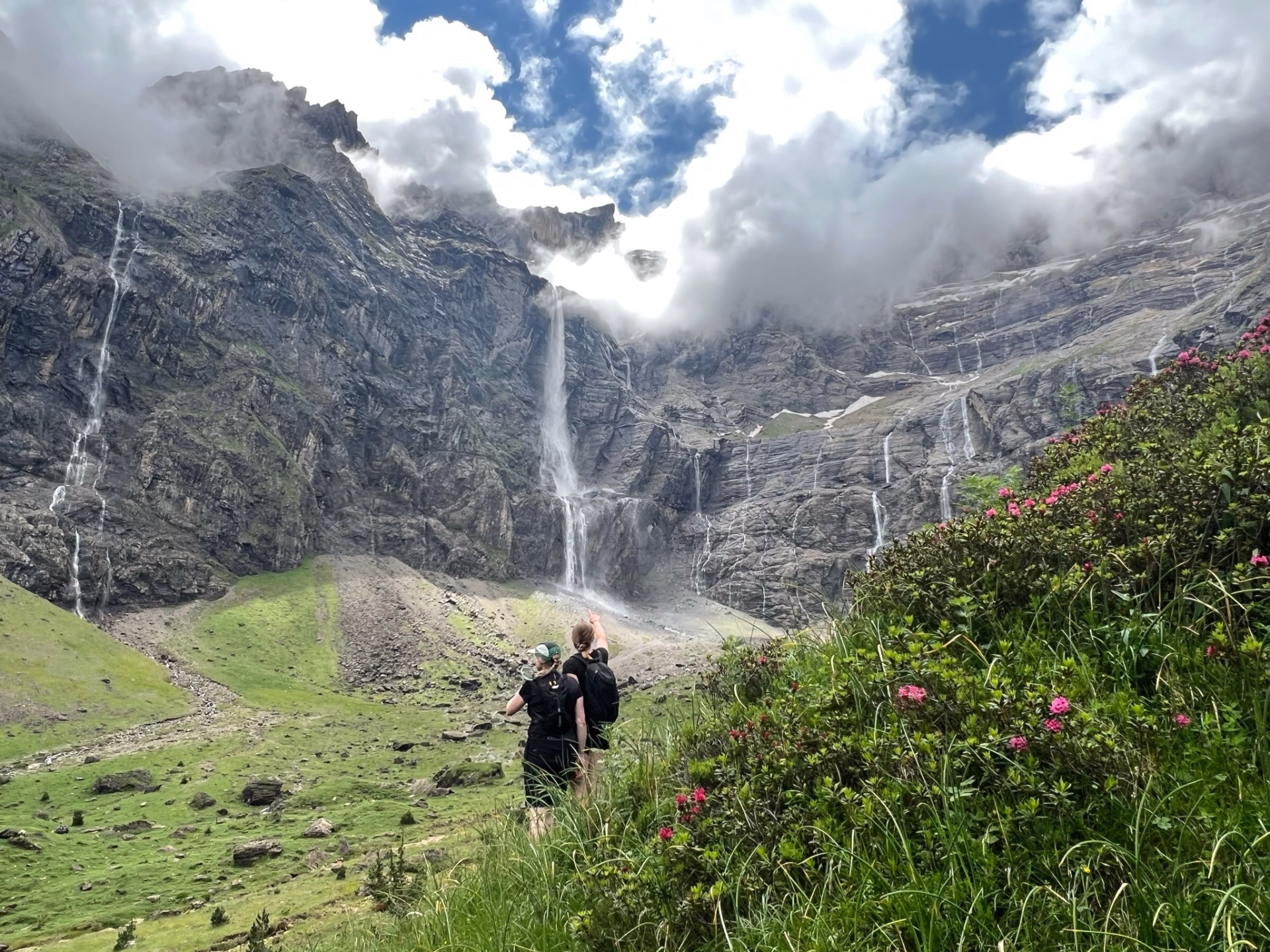 Randonnée authentique et saveurs locales dans les Pyrénées