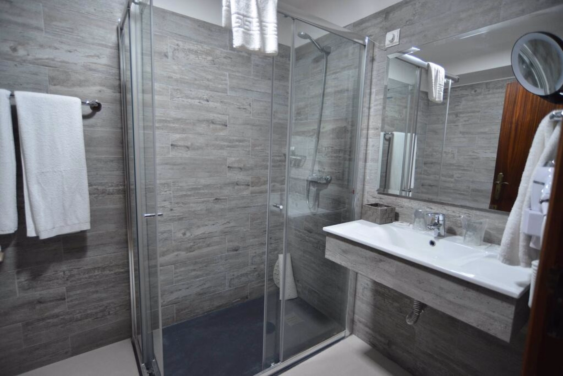 🏨 Hôtel 3* - Jours 8 à 9