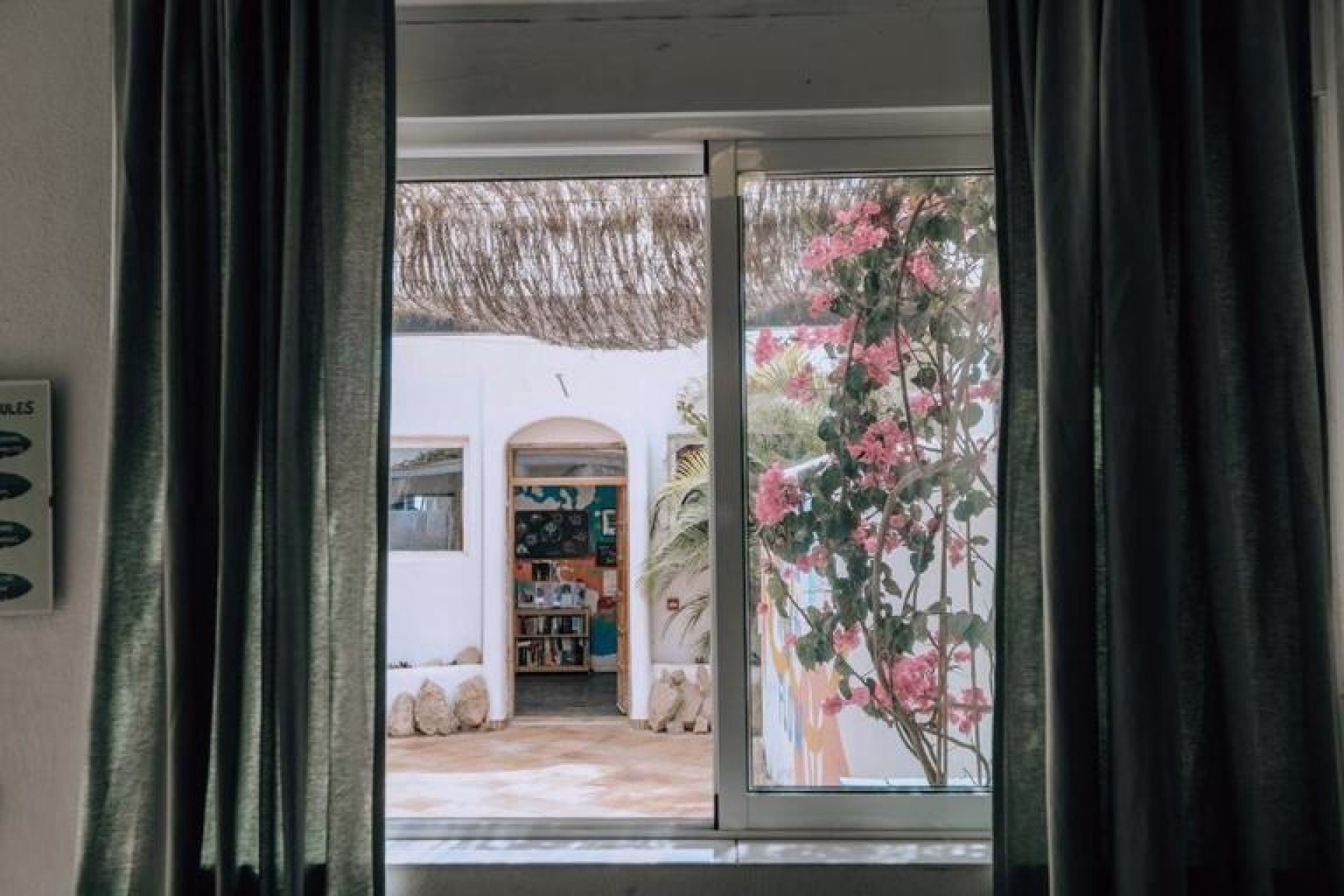 🏩 Hôtel 4* - Jours 1 à 6