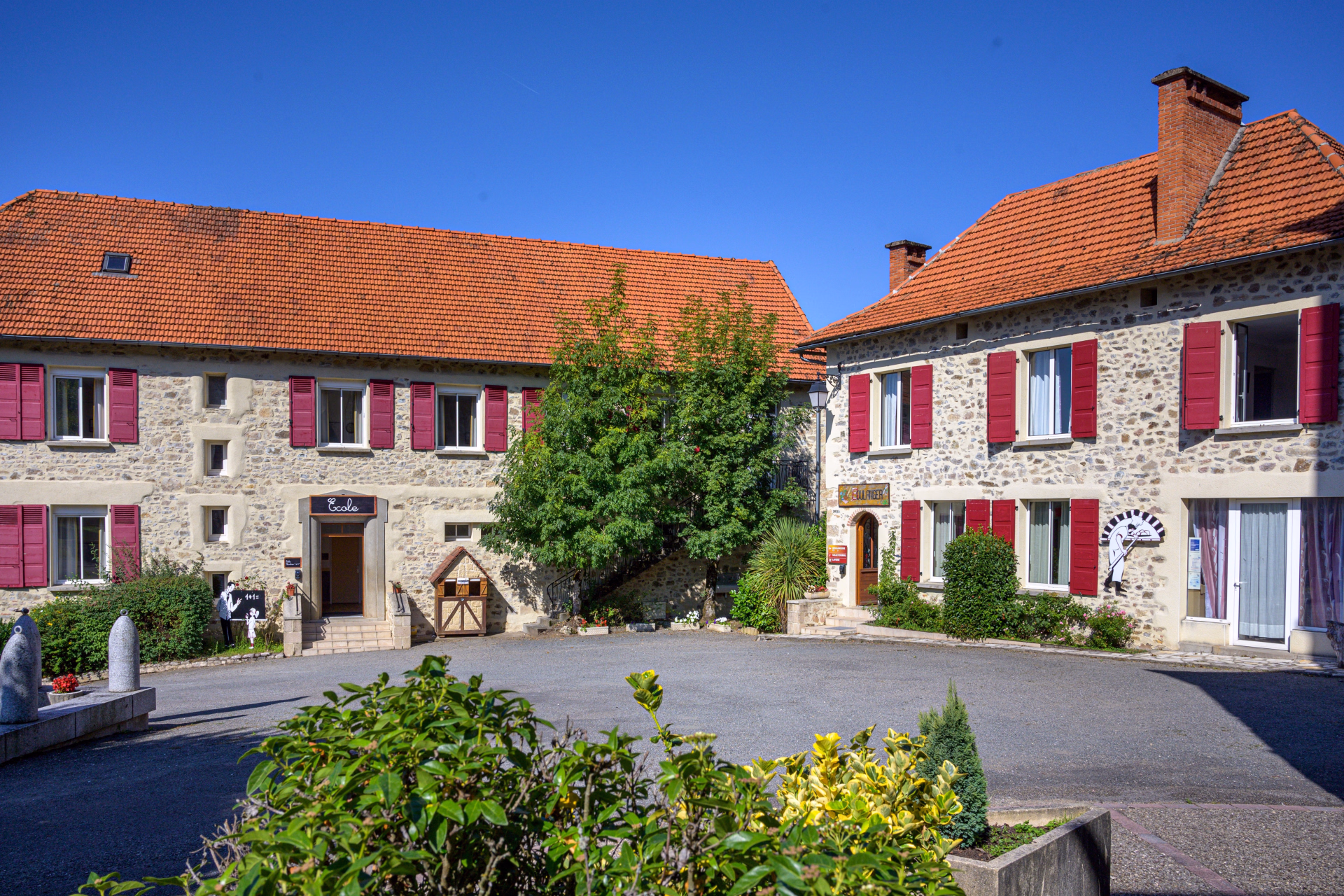 🏨 Village vacances - Jours 1 à 7