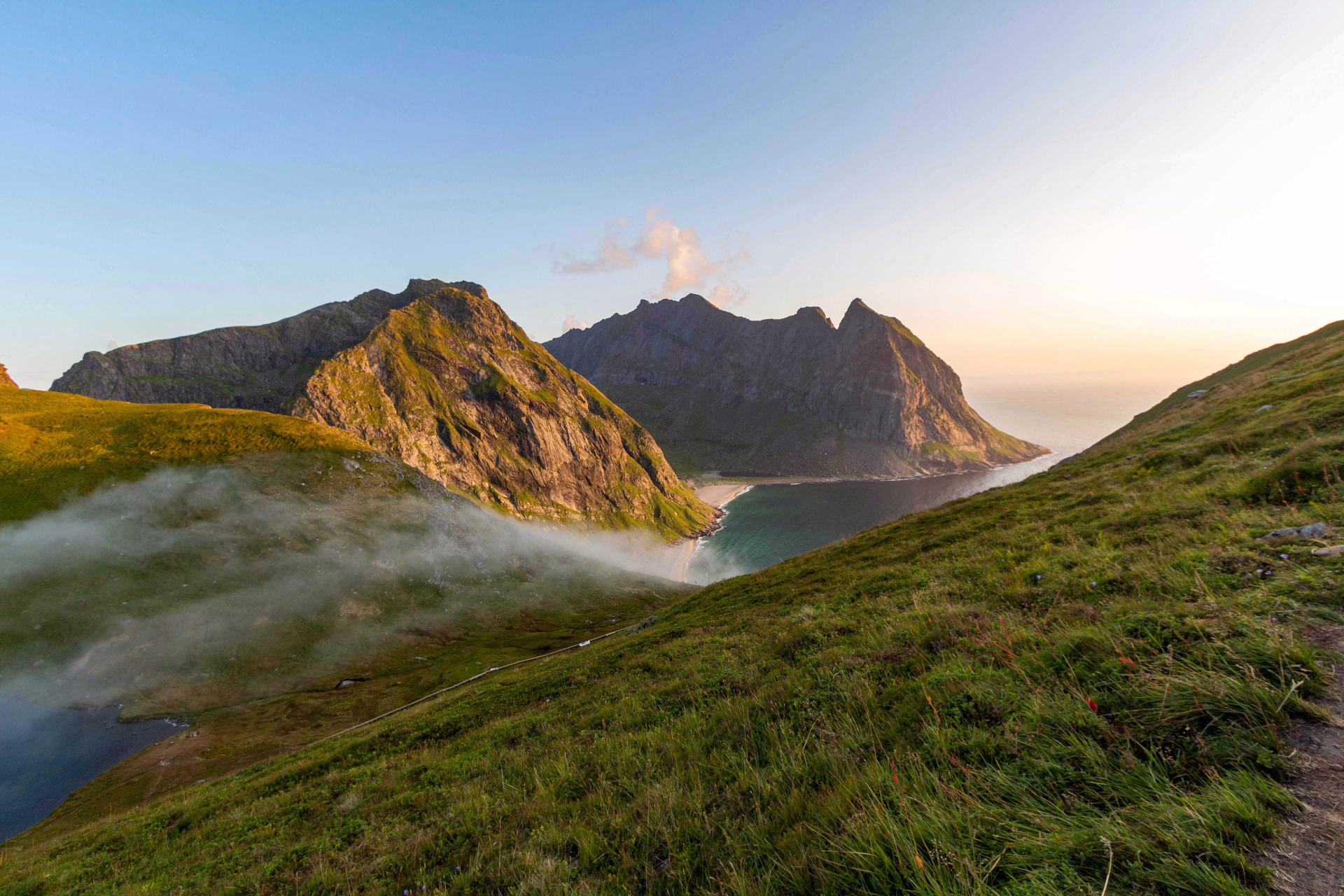 Photo des montagnes dans îles Lofoten