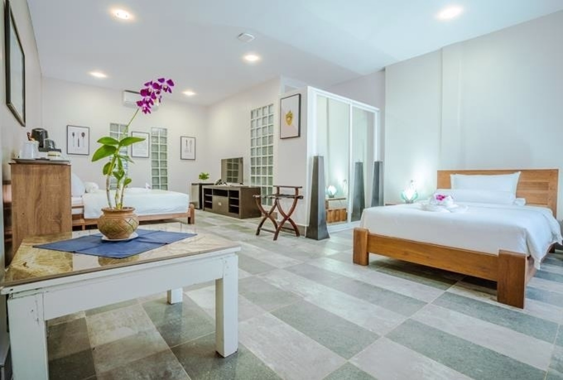 🏨 Hôtel 3* - Jours 1 à 5