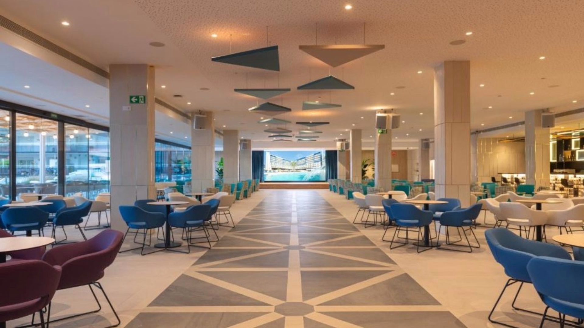 🏨 Hôtel 4* - Jours 1 à 7