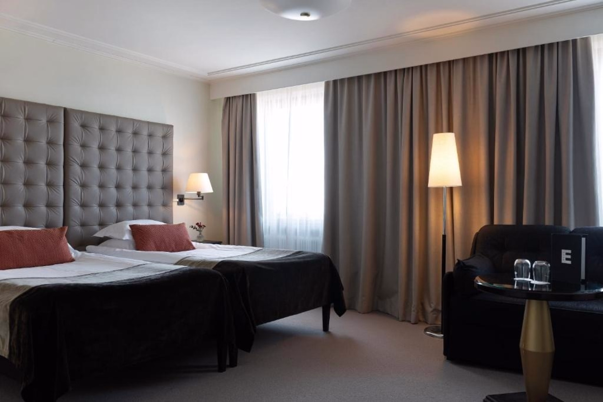 🏨 Hôtel 4* - Jours 1 à 4