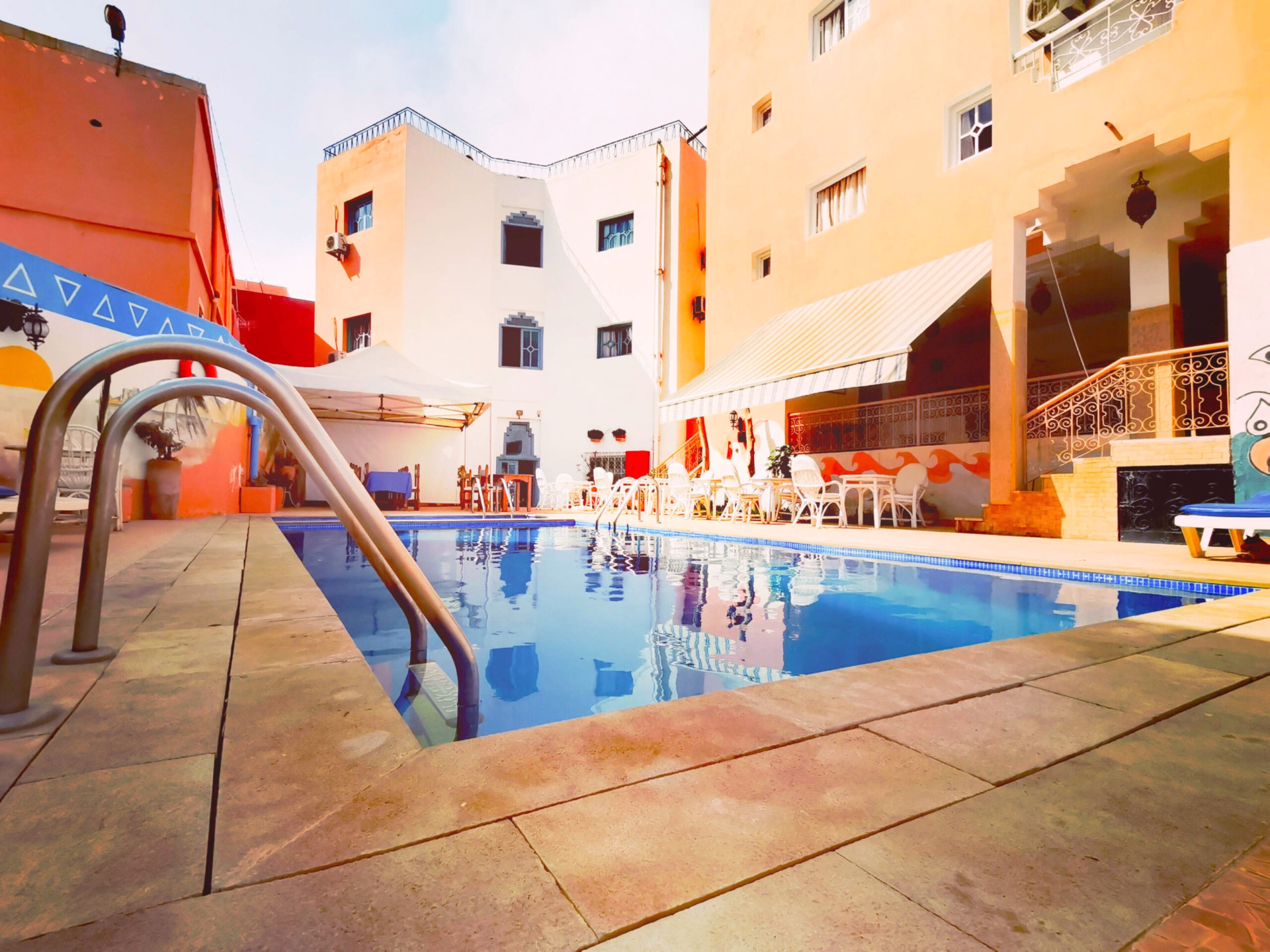 🏨 Hôtel 3* - Jour 1 et 4