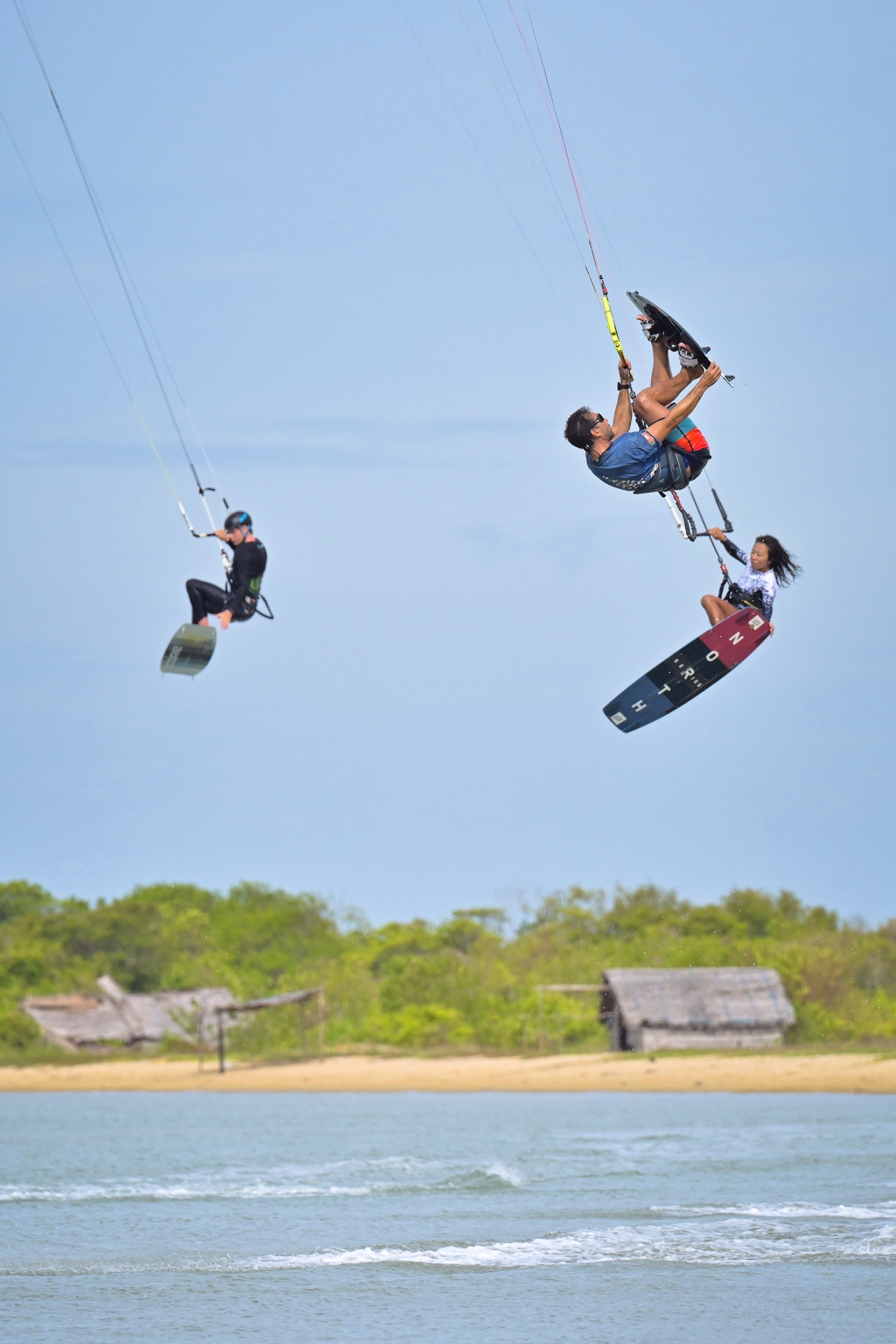 Kitesurf en autonomie dans un lagon à Kalpitiya au Sri Lanka