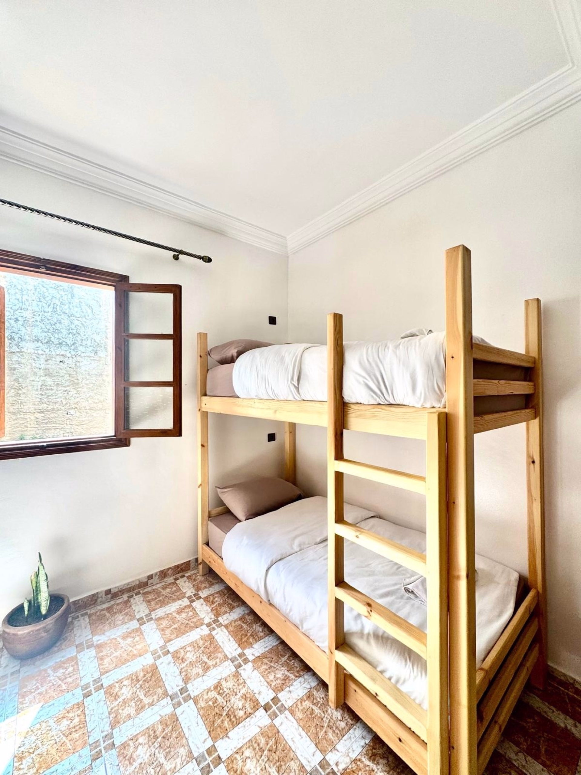 🏠 Auberge de jeunesse - Jours 1 à 6