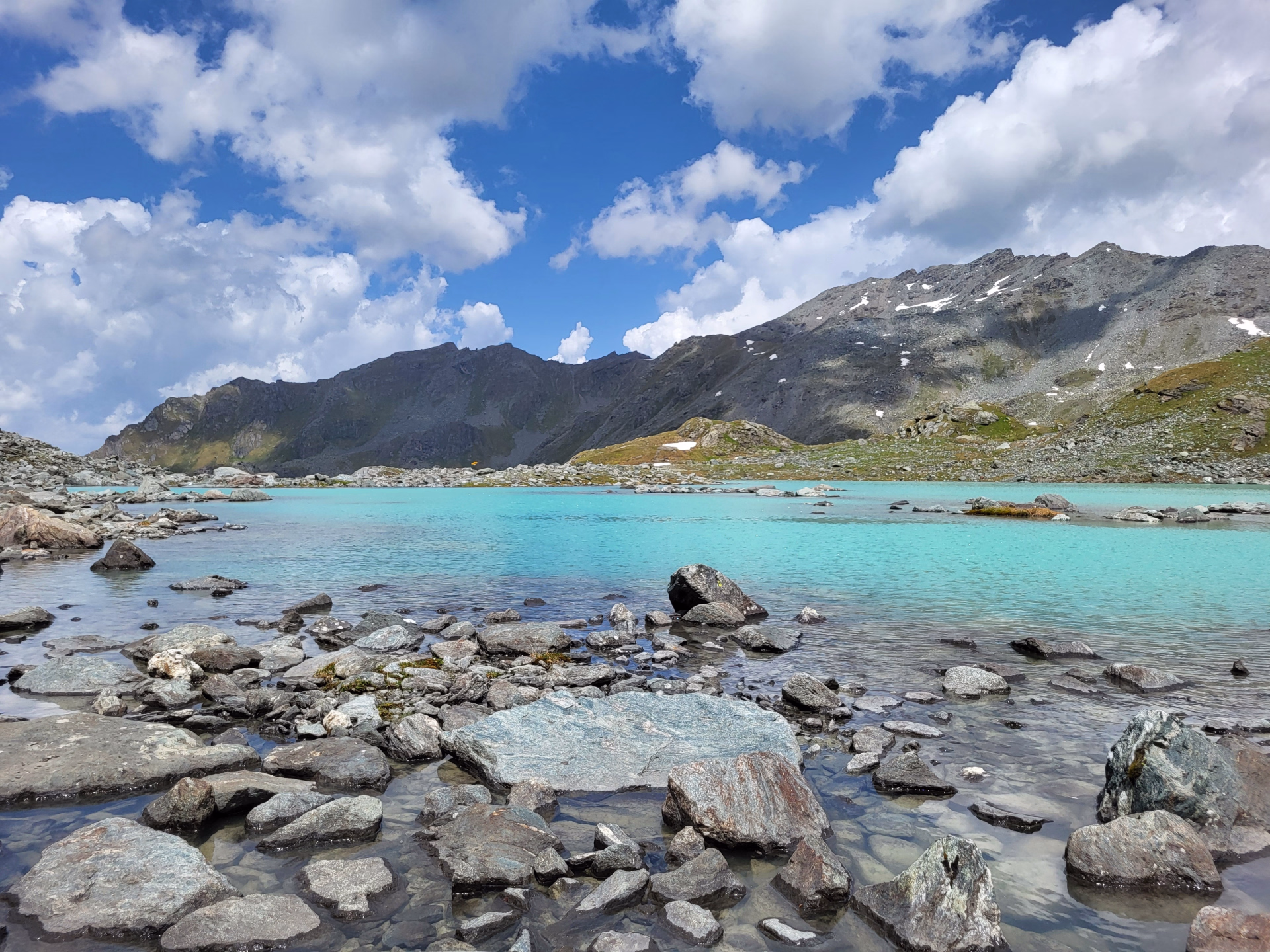Immersion au cœur du Valais : randonnées entre lacs et glaciers