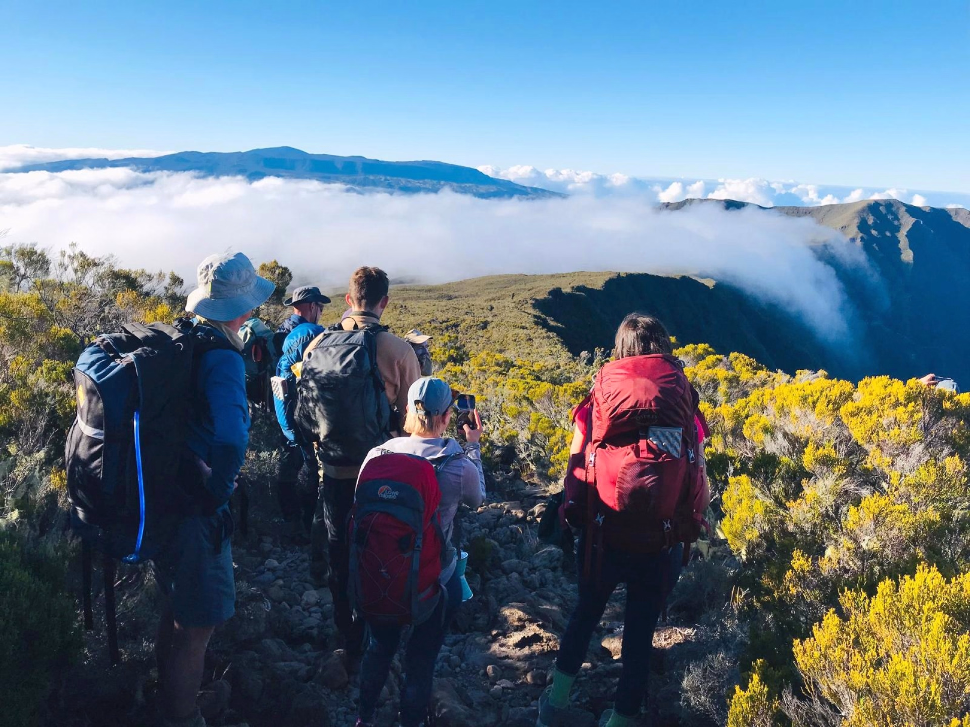 Trek en groupe avec guide local : la traversée des incontournables