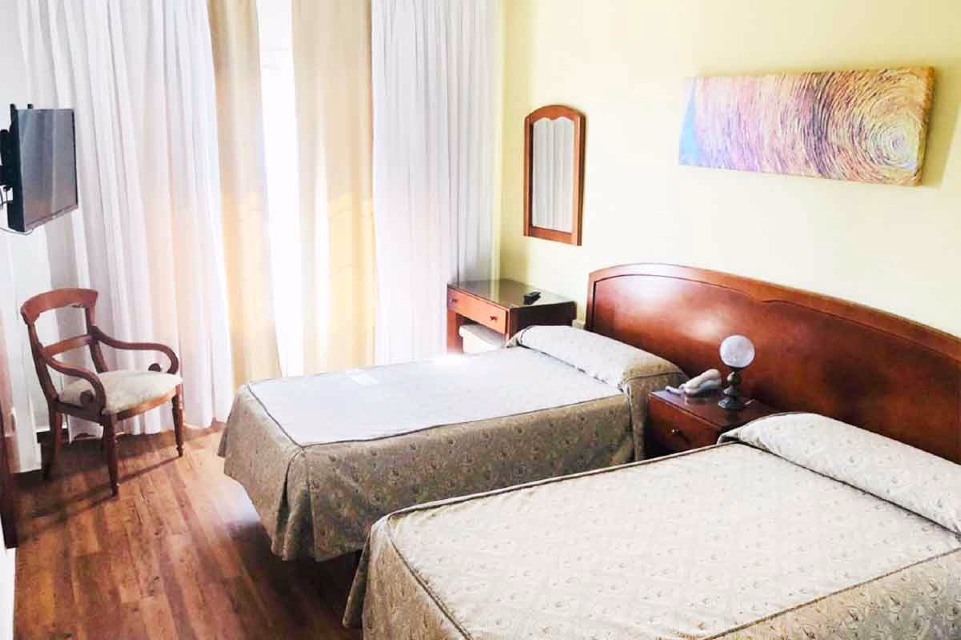 🏨 Hôtel 2* - Jours 4 à 5