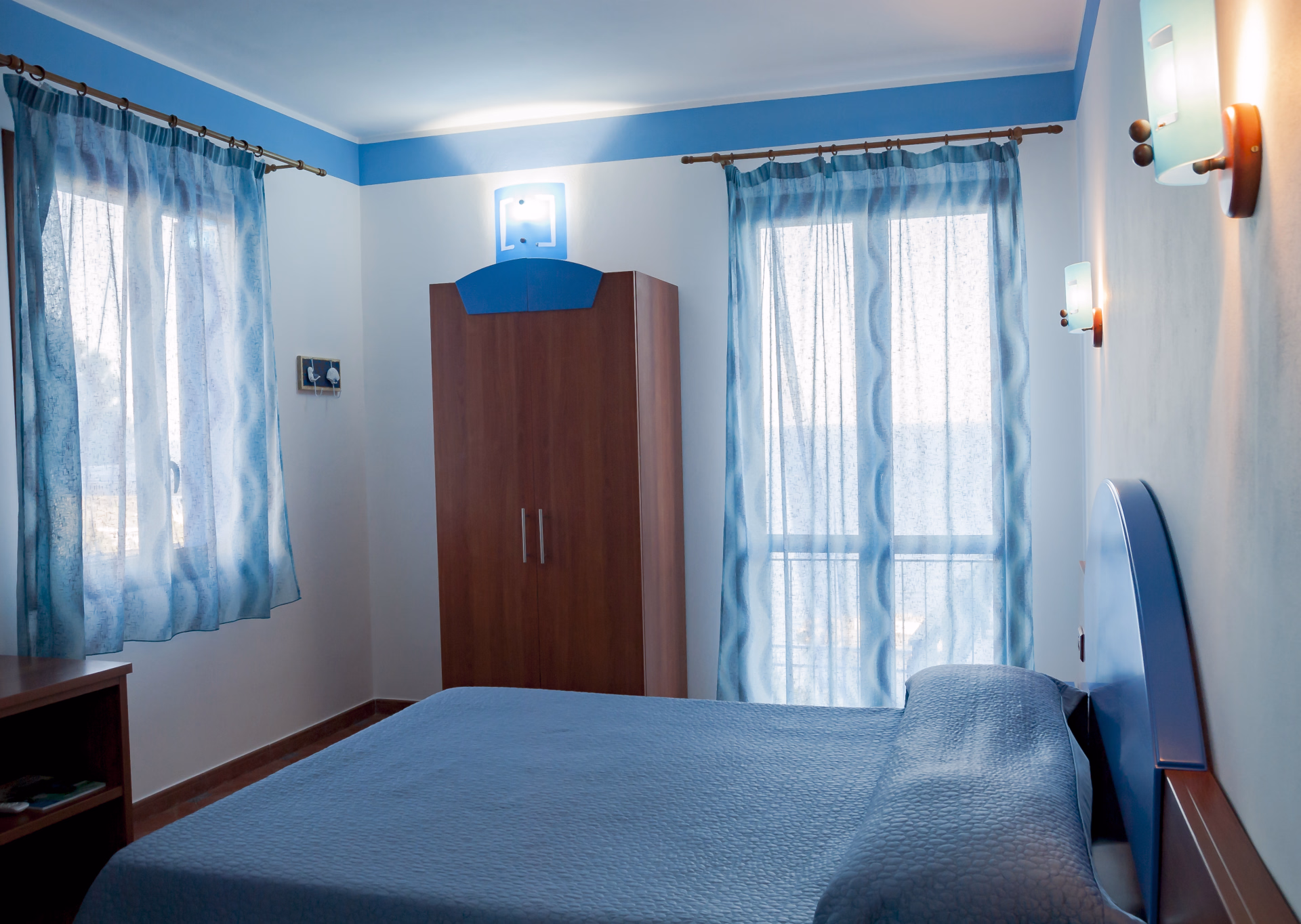 🏨 Hôtel 2* - Jours 1 à 4