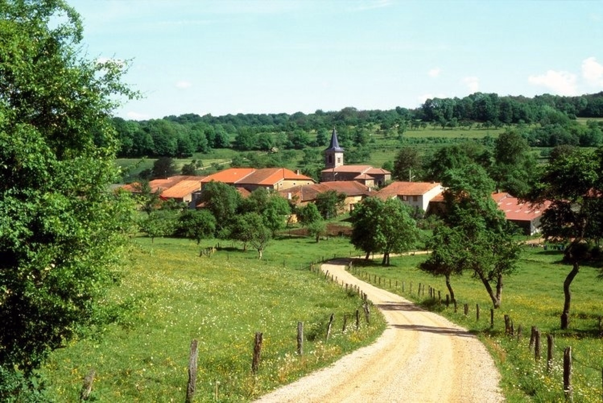 Randonnée exigeante sur le chemin de Vézelay à Nevers