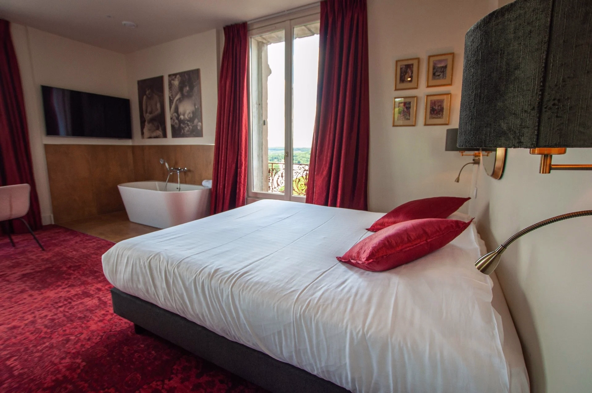 🏨 Hôtel 3* - Jours 1 à 2