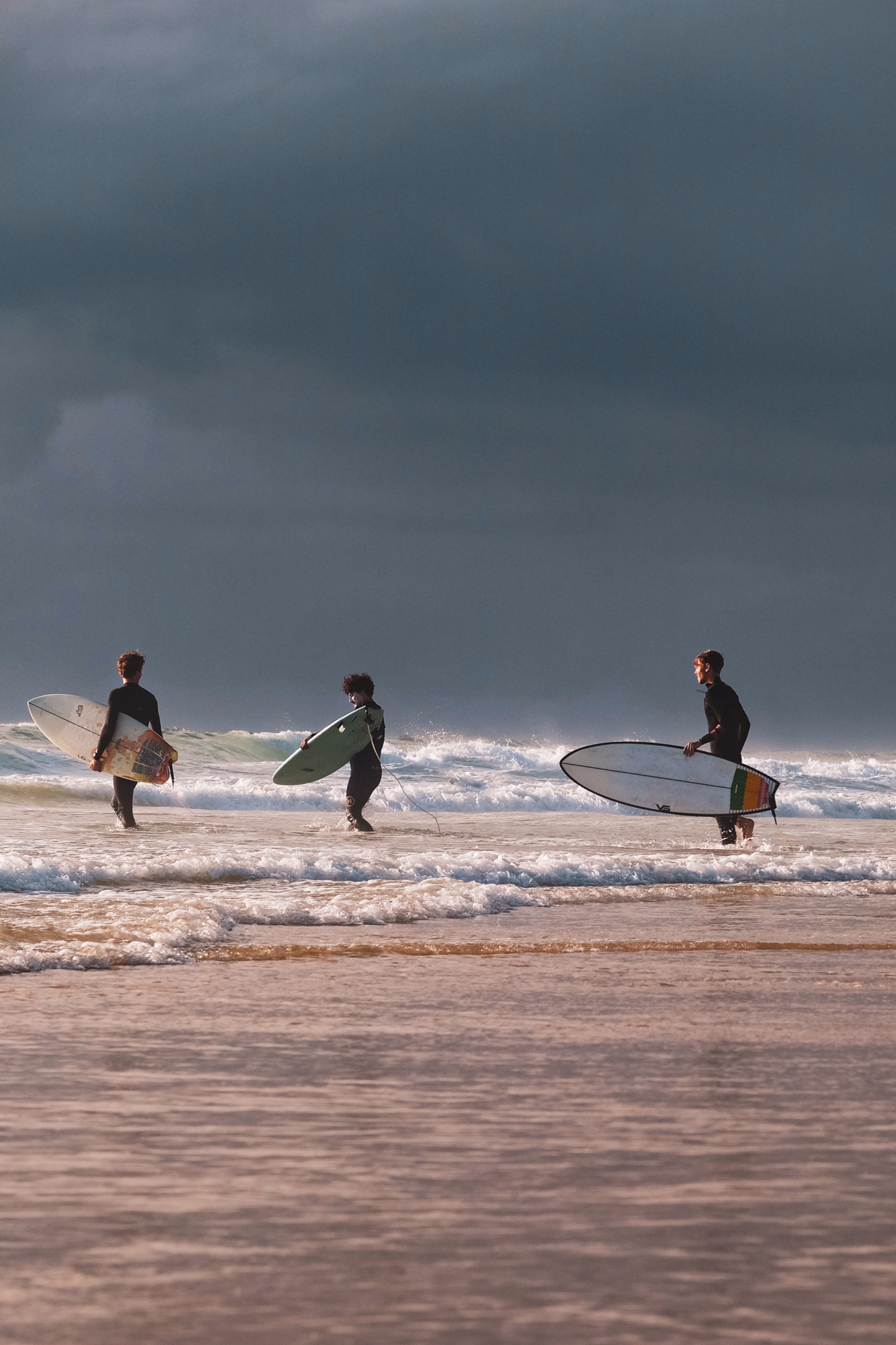 Photo d'un groupe de surfeur à Imsoouane au Maroc © Photo d'un groupe de surfeur à Imsoouane au Maroc