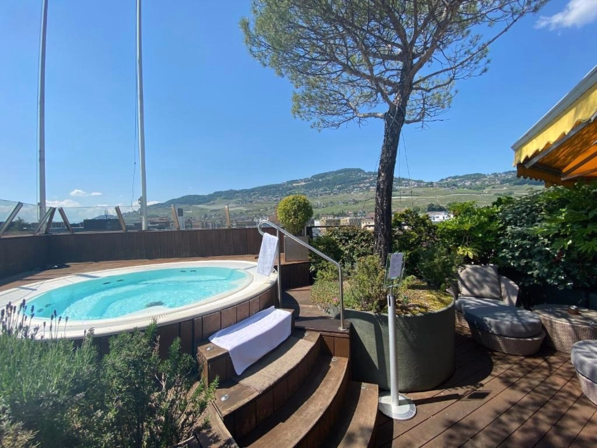 🏨 Hôtel 4* - Jours 1 à 2
