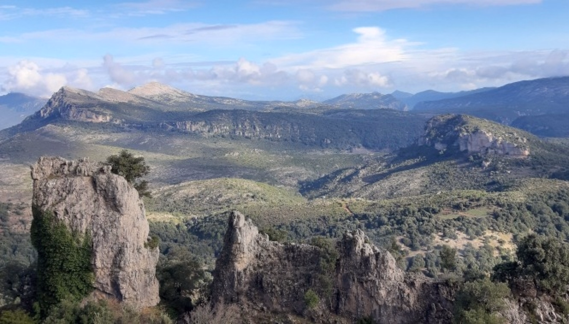 Randonnée entre falaises et criques secrètes en Sardaigne
