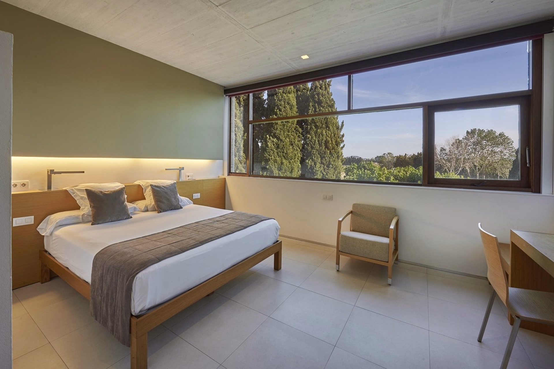 🏩 Hôtel 4* - Jours 1 à 2