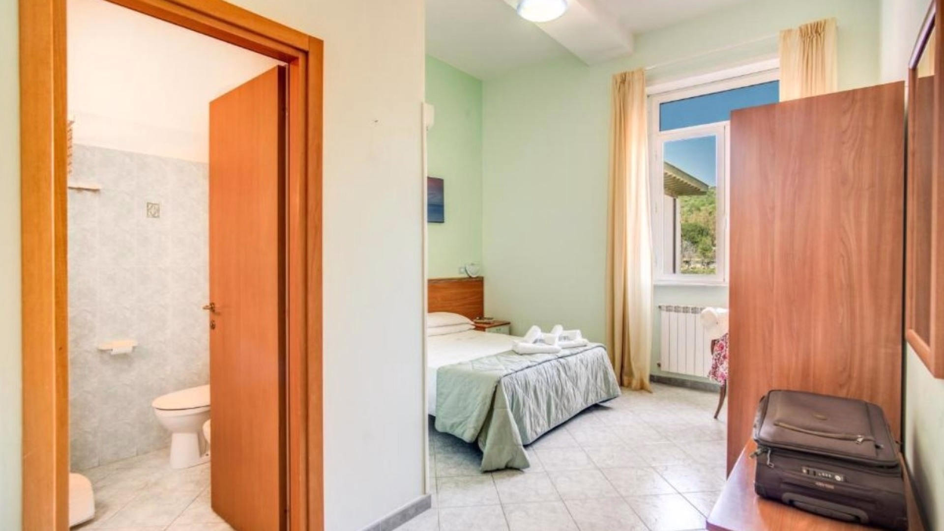 🏨 Hôtel 3* - Jours 1 à 4