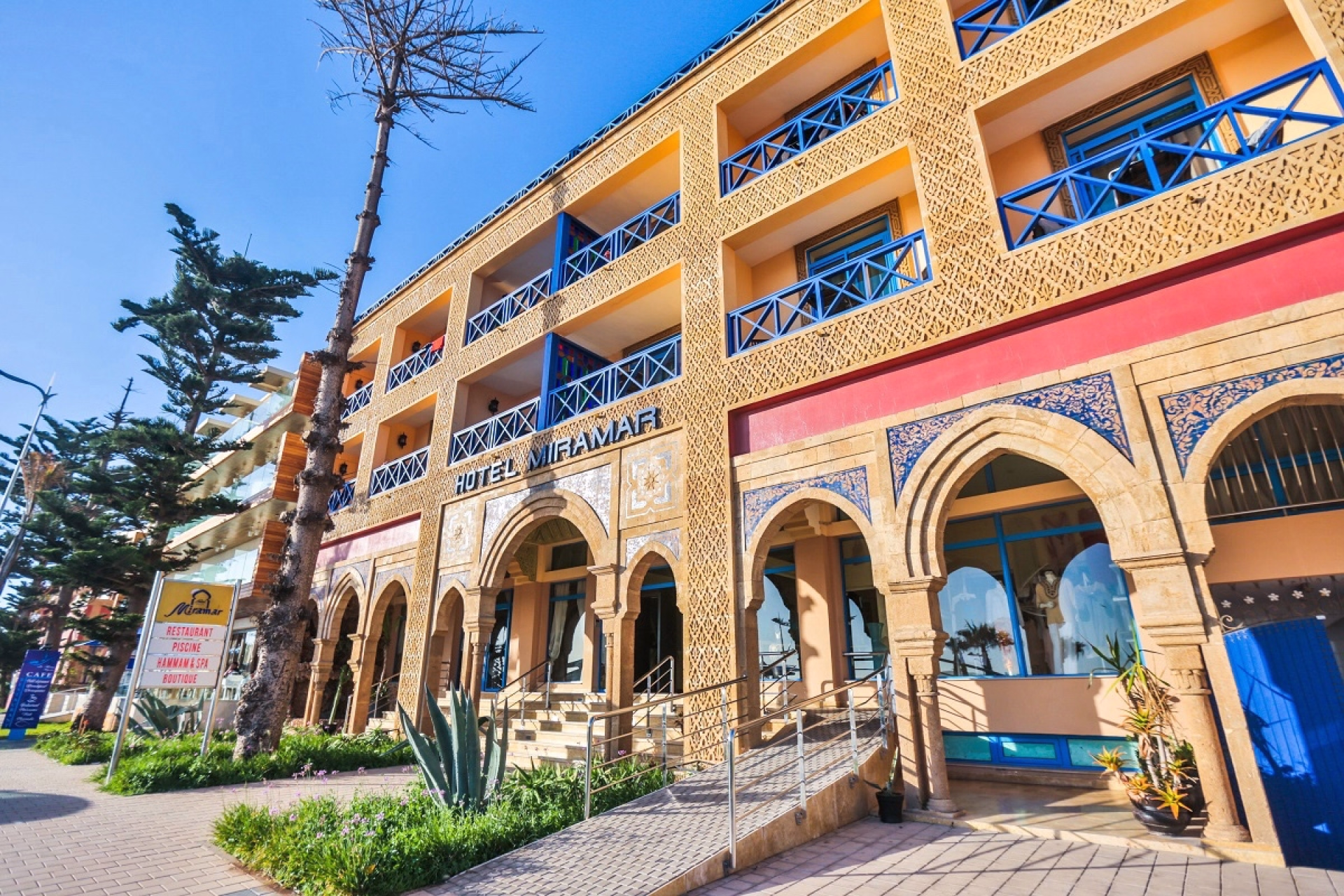 🏨 Hôtel 3* - Jours 1 à 7