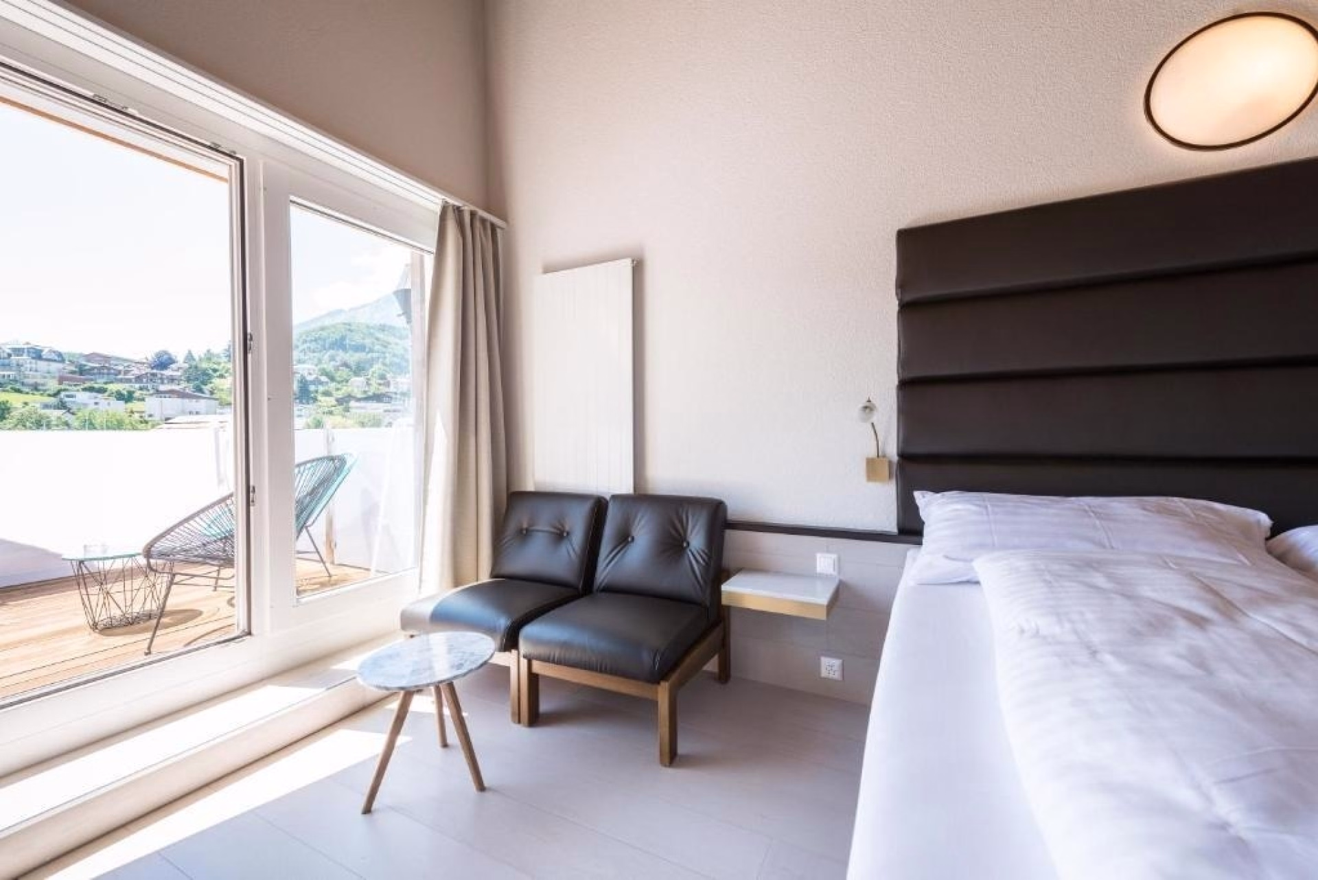 🏨 Hôtel 3* - Jours 1 à 2