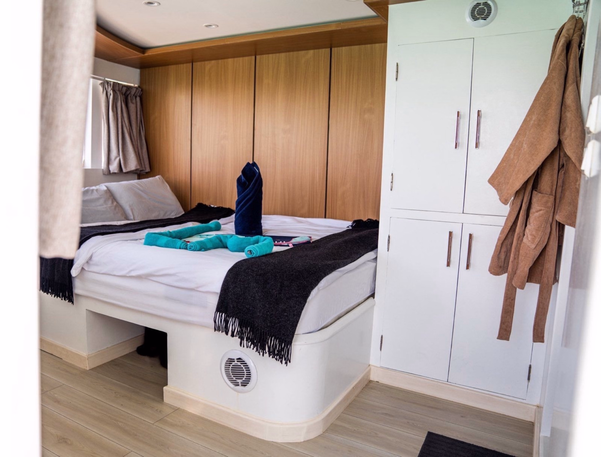 🚢 Bateau de croisière à moteur
