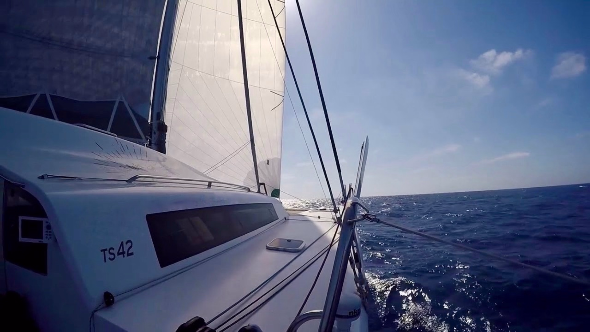 Stage de voile sur catamaran performant au départ de Bretagne