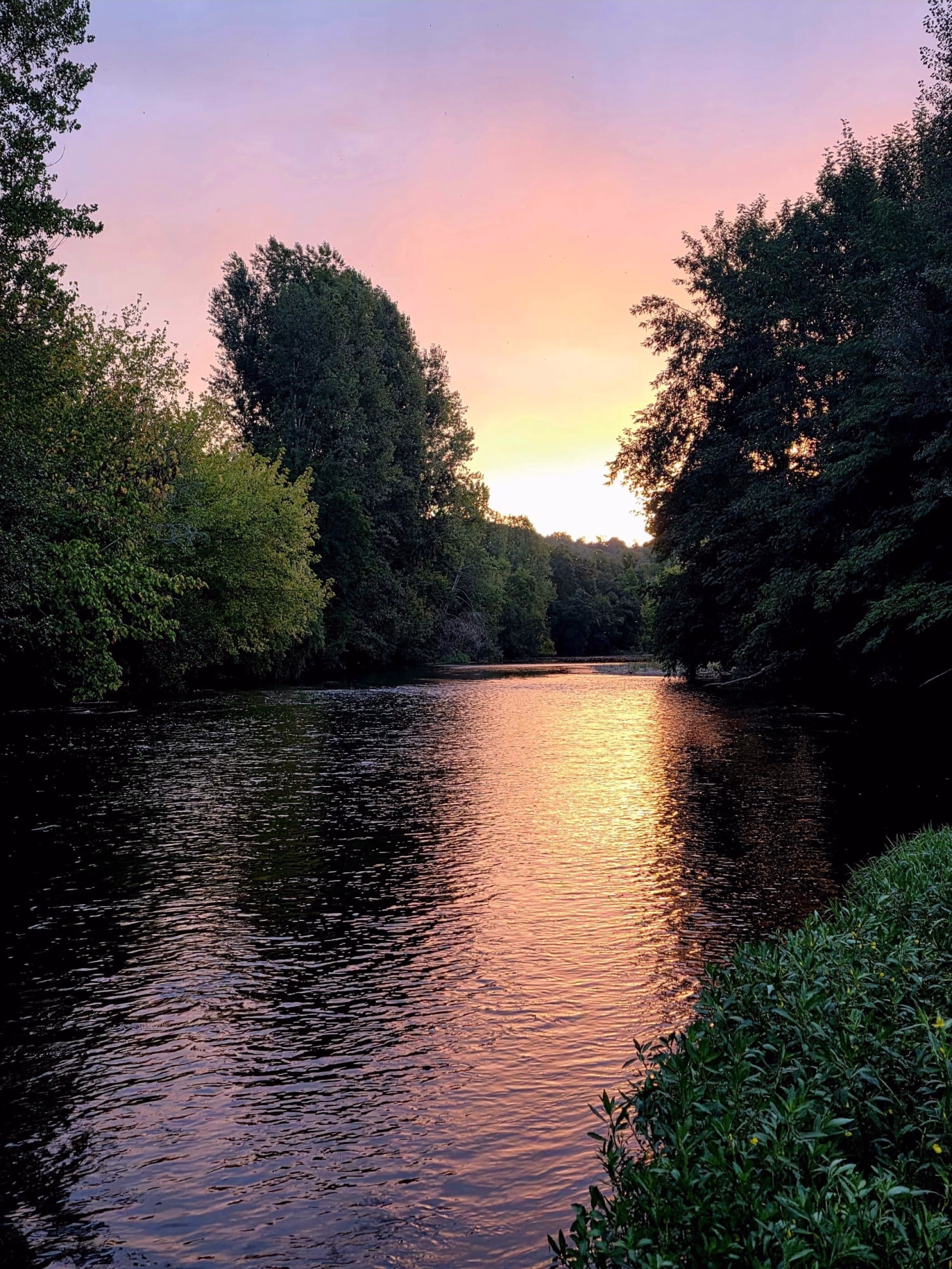 Canoë et bivouac sauvage sur la Vézère en Dordogne