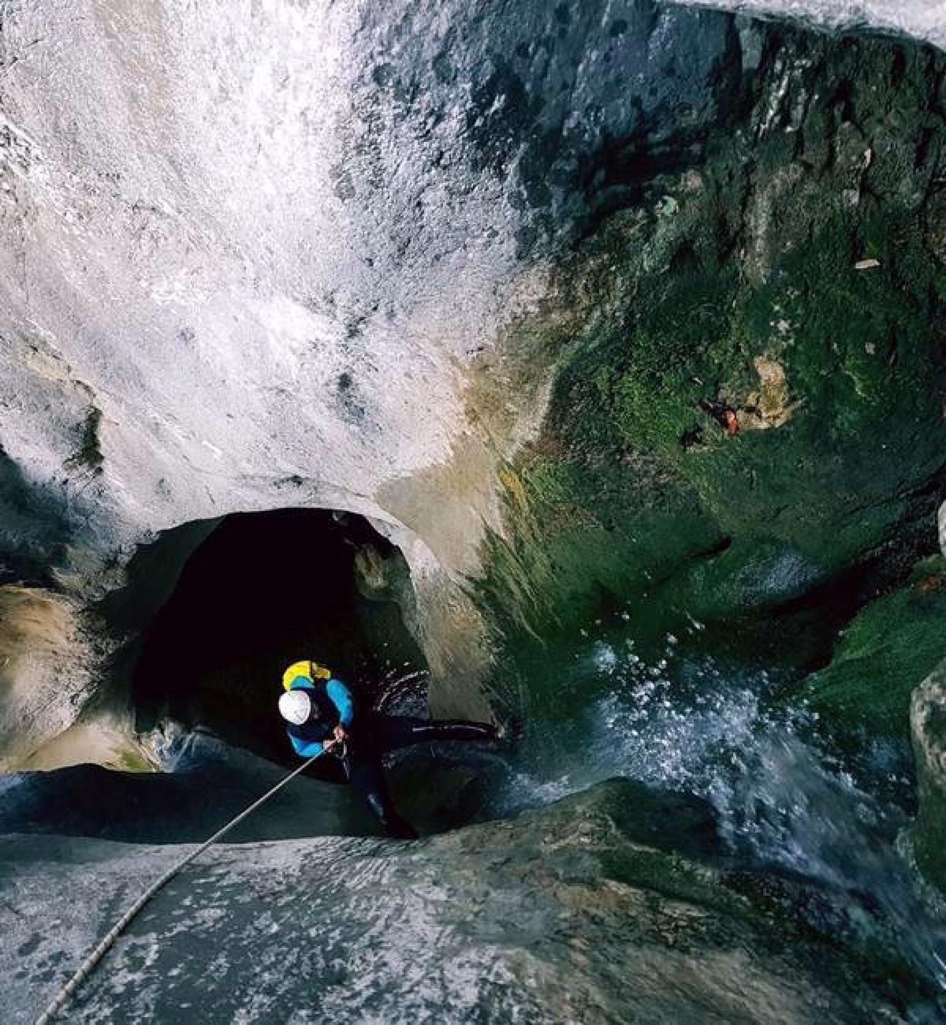Canyoning engagé dans le canyon de la Bendola en Italie