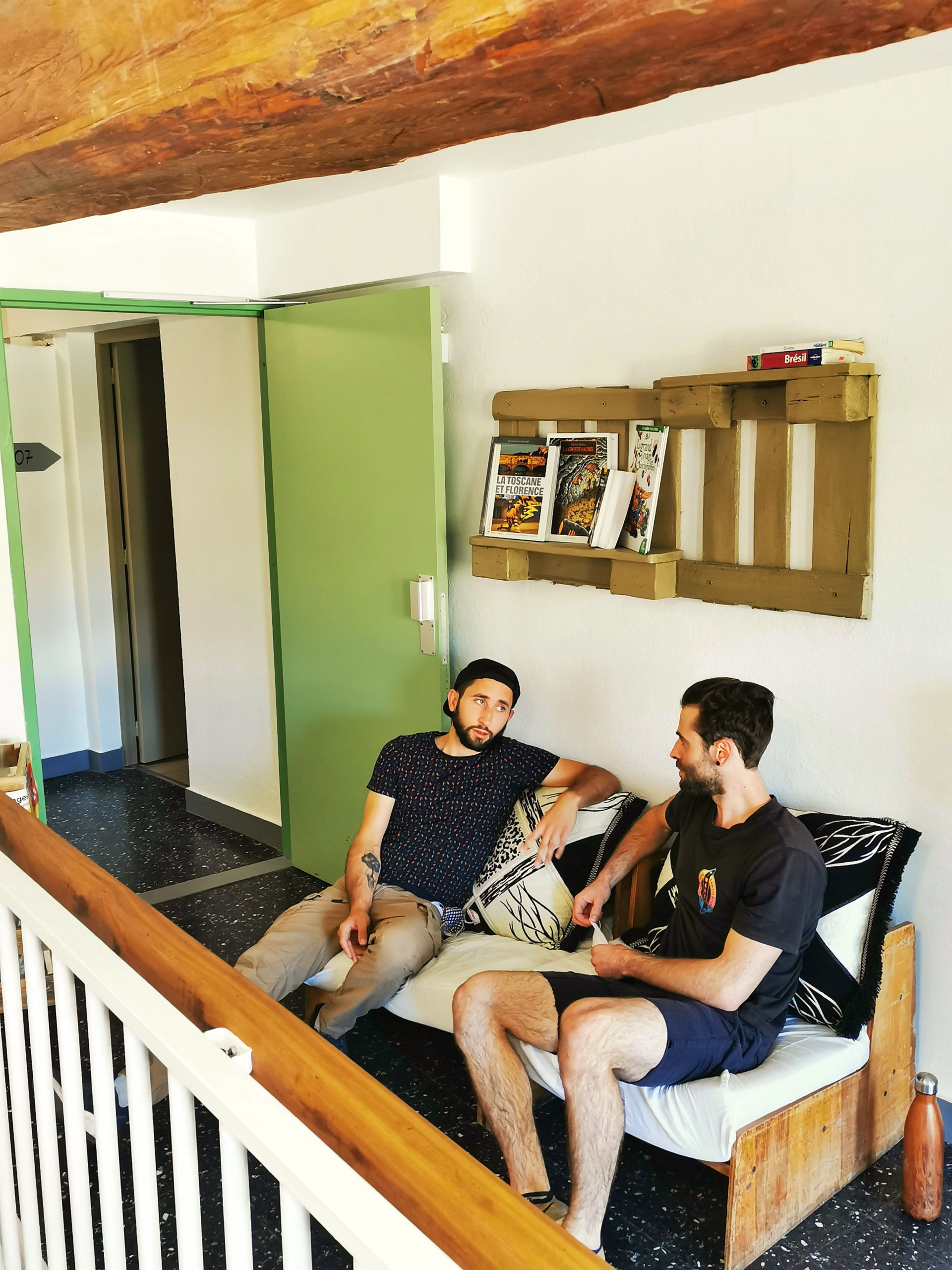 🏠 Youth hostel - Days 1 to 2