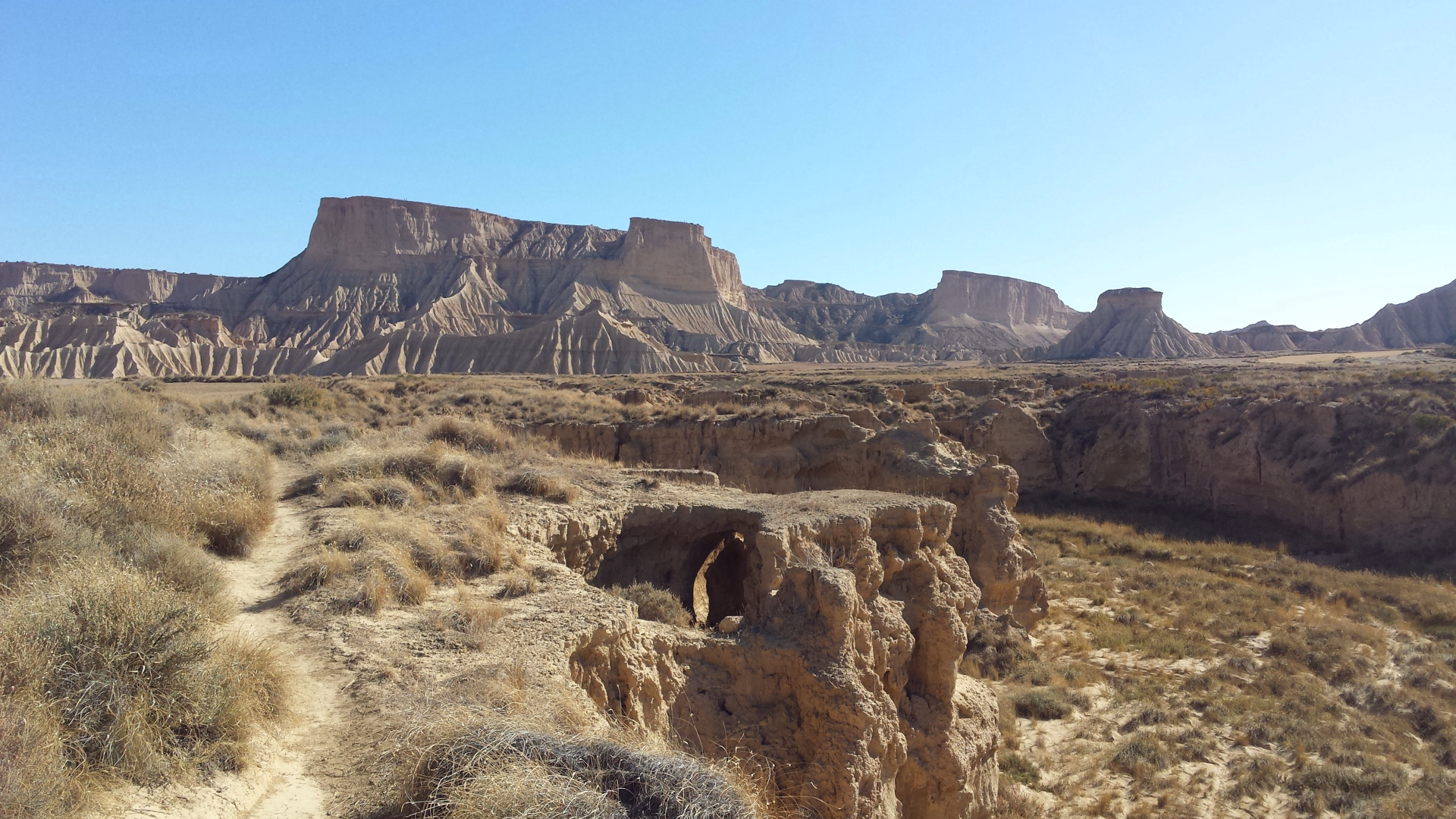 Randonnée sauvage dans le désert des Bardenas Reales