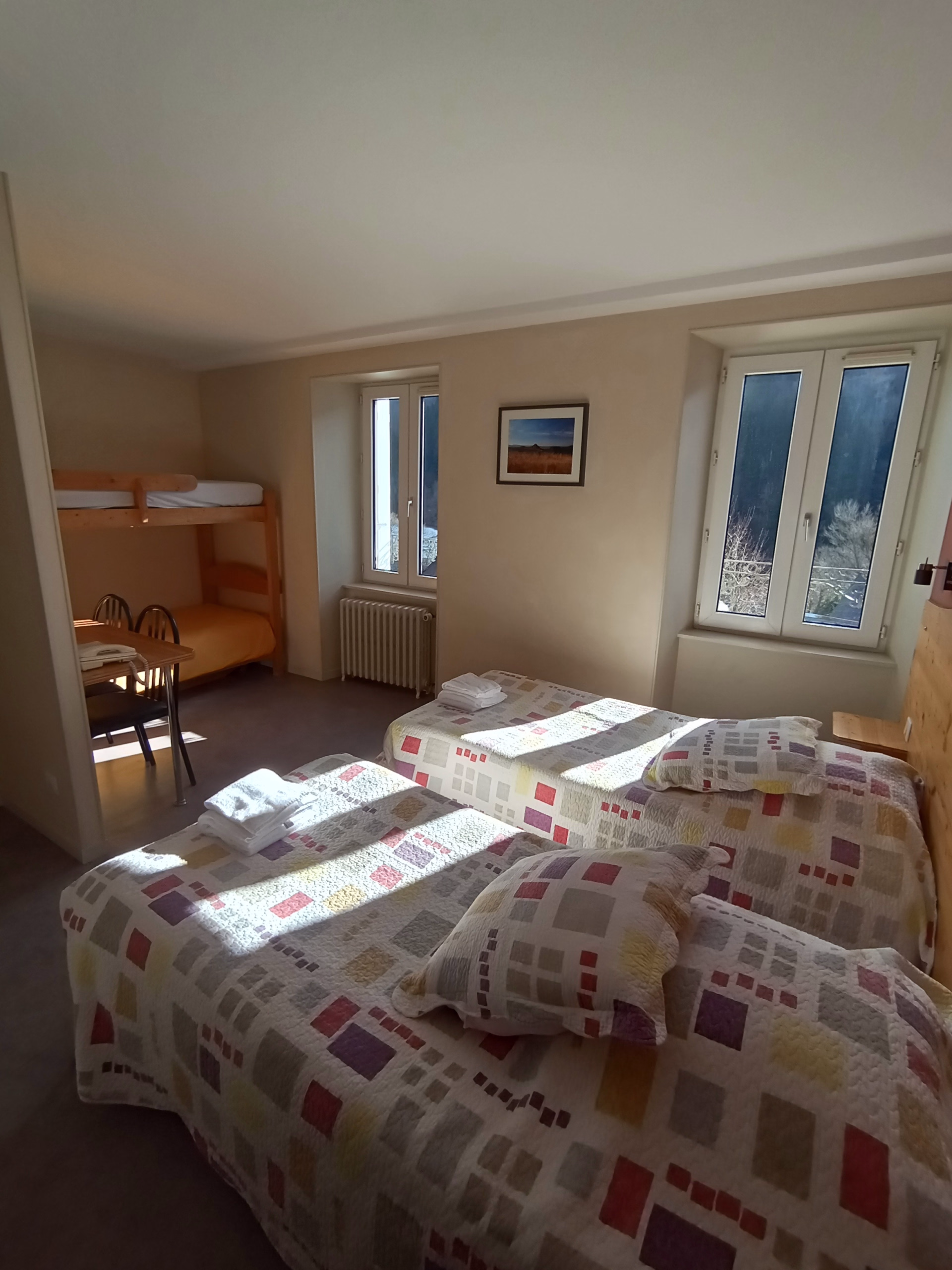 🏨 Hôtel 2* - Jours 1 à 4