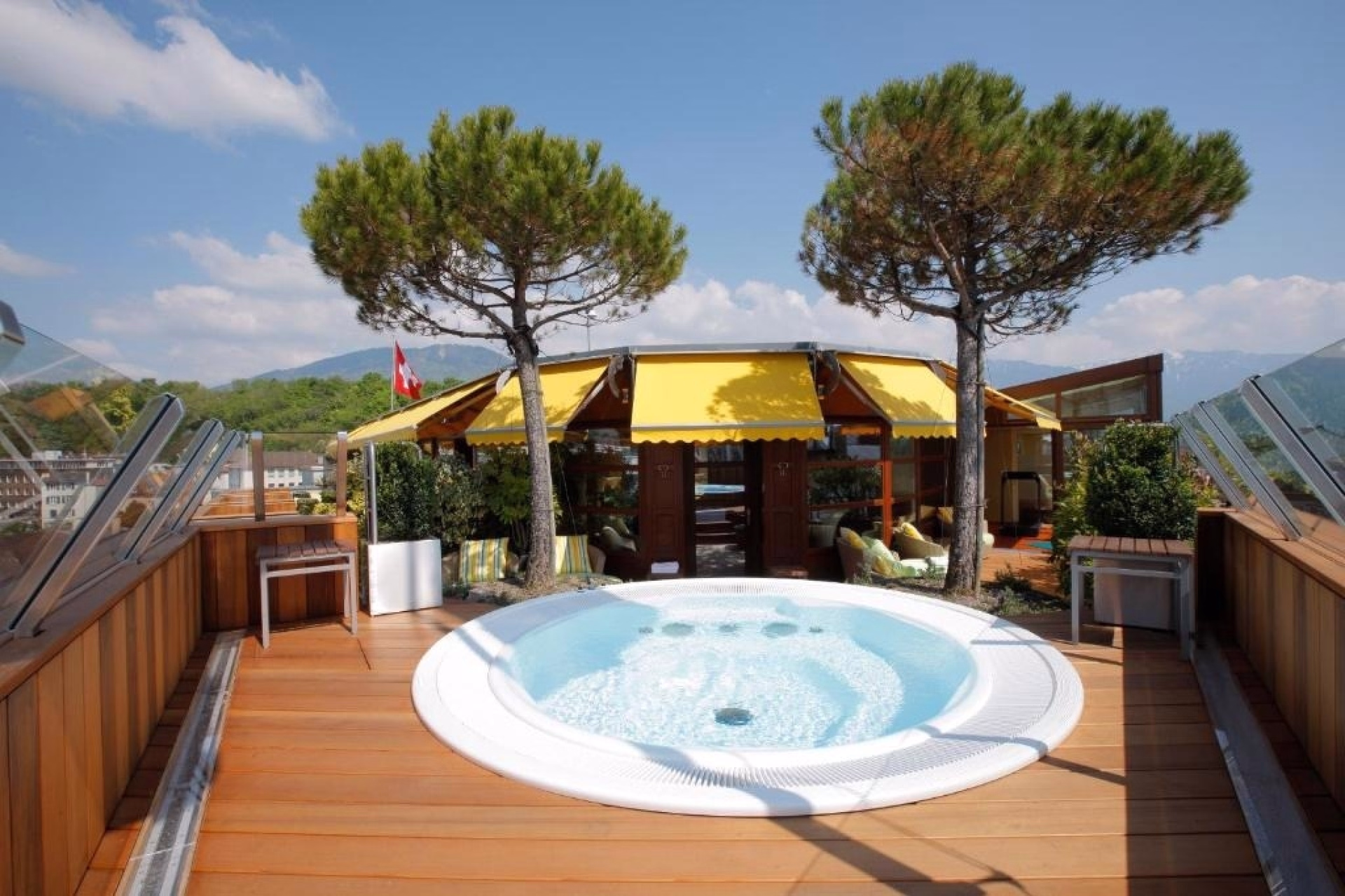 🏨 Hôtel 4* - Jour 1