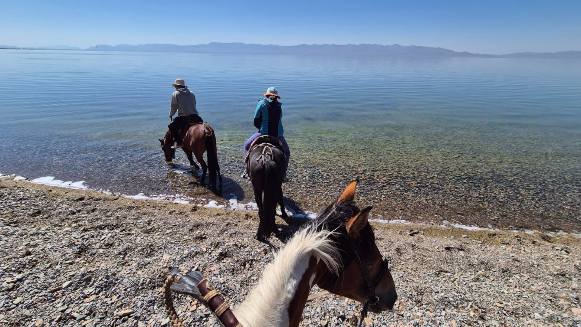 Chevauchée nomade au Kirghizistan entre lacs et hauts plateaux