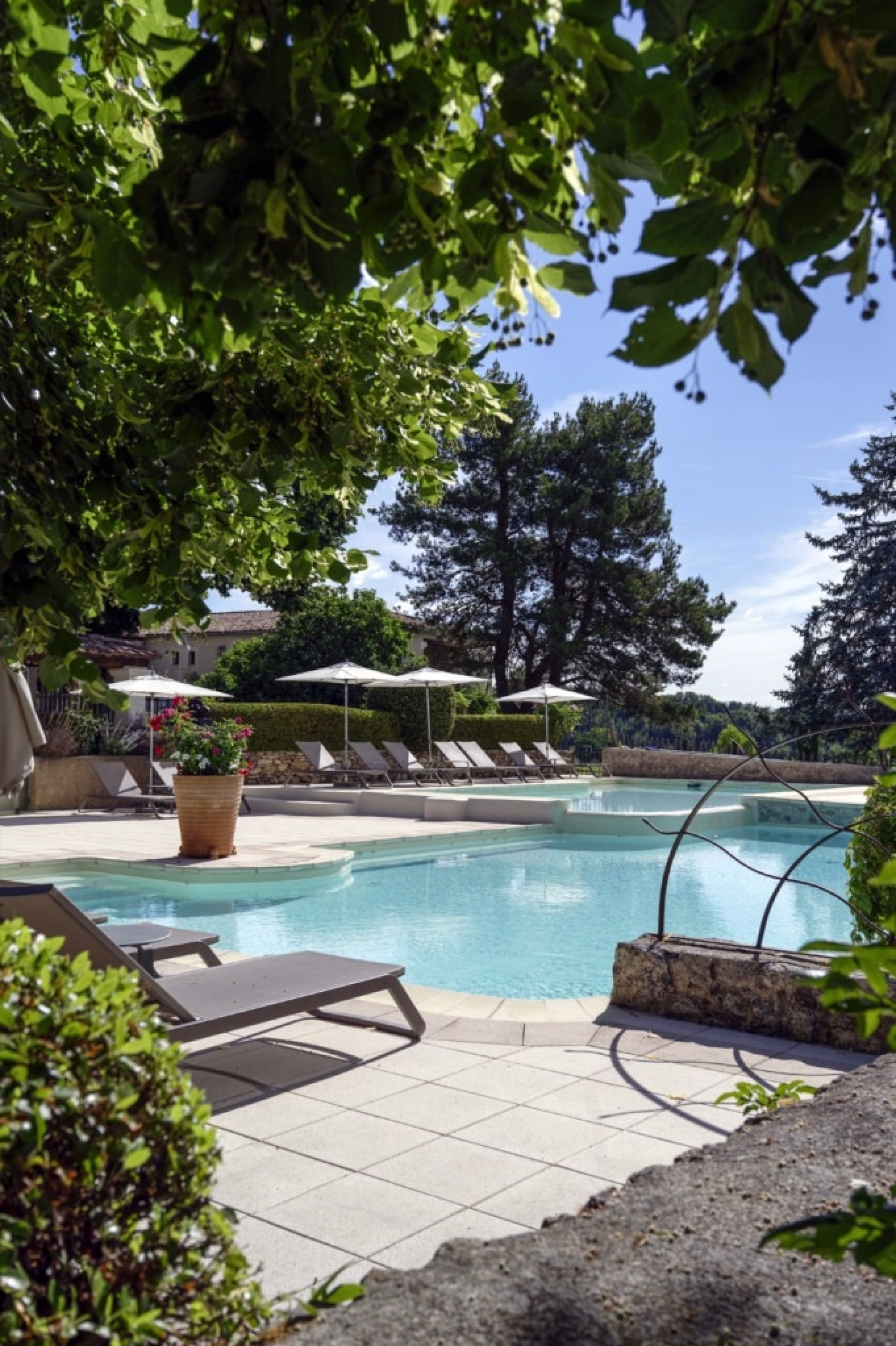 🏨 Hôtel 3* - Jours 3 à 4