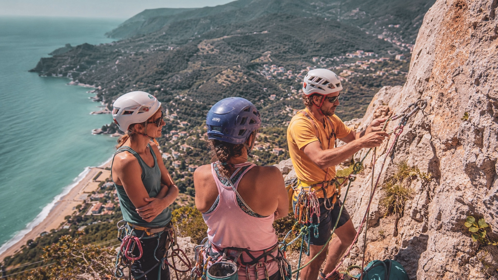 Finale Ligure : progression en escalade face à la Méditerranée